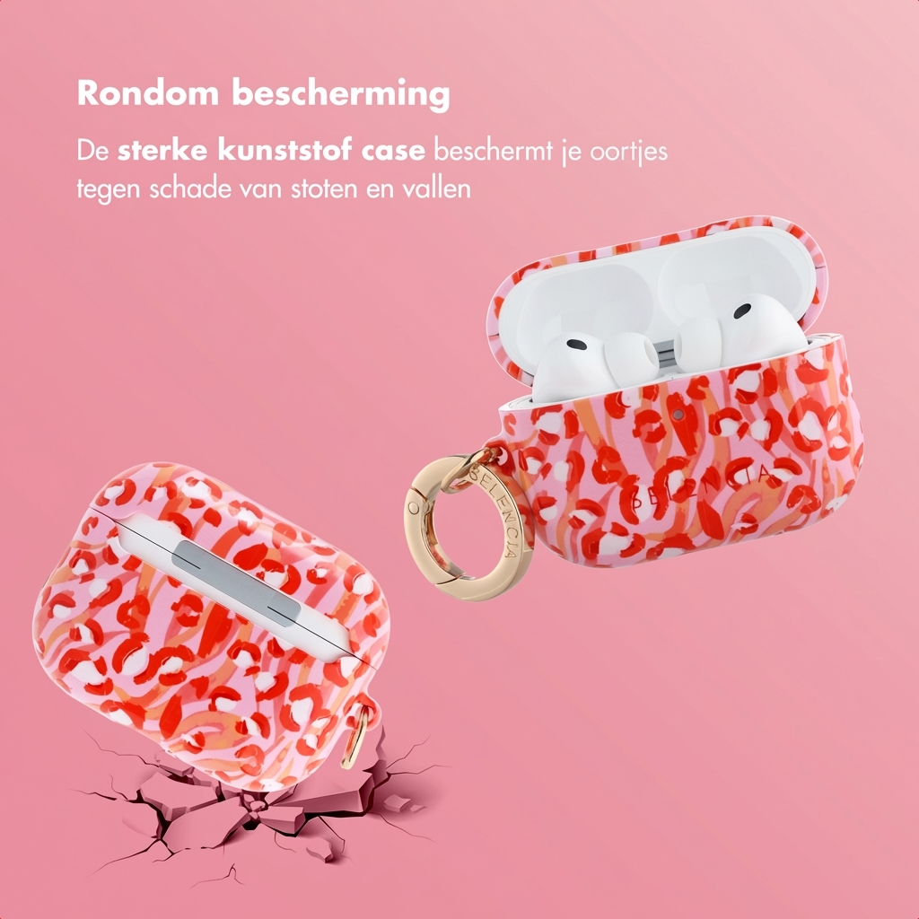 Due custodie per AirPod con stampa leopardata rosa e rossa.
