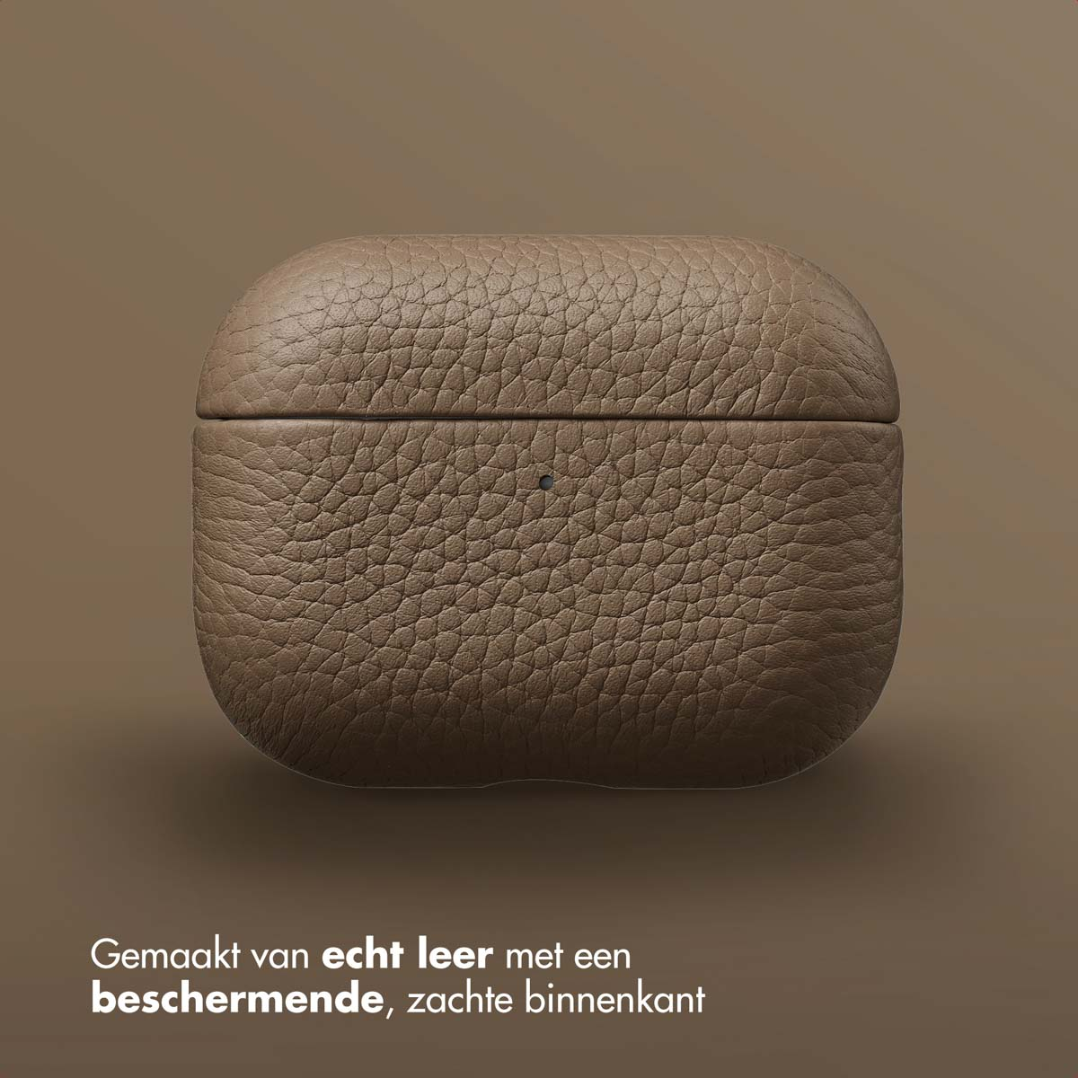 Custodia per cuffie in pelle marrone con texture granulosa. Design semplice.