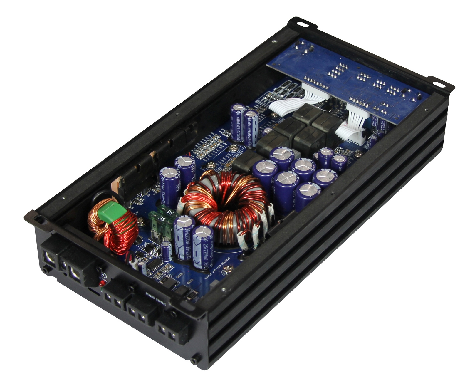 Ein offener Autoverstärker mit blauem PCB, Kondensatoren, Spulen und Anschlüssen.