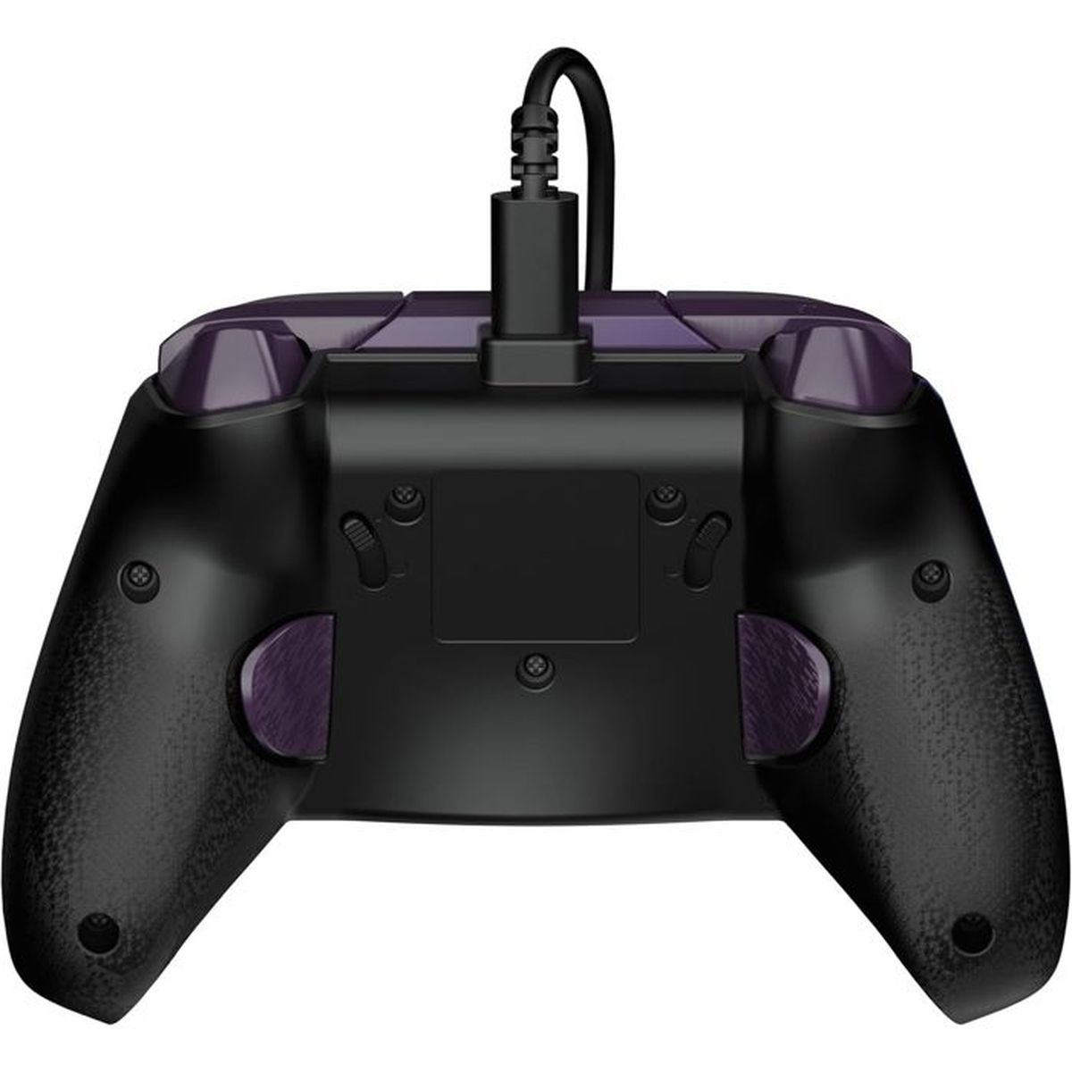 Controller di gioco nero con accenti viola e cavo collegato.
