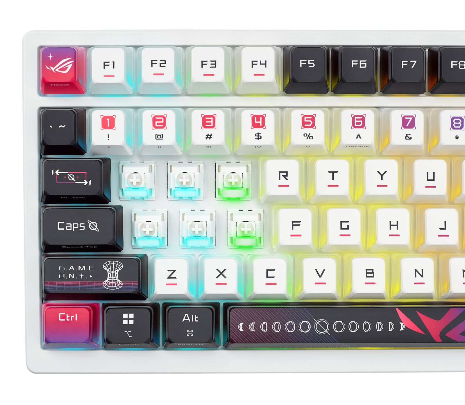 Ein weißes mechanisches Keyboard mit RGB-Beleuchtung. Tasten mit Symbolen und Buchstaben.