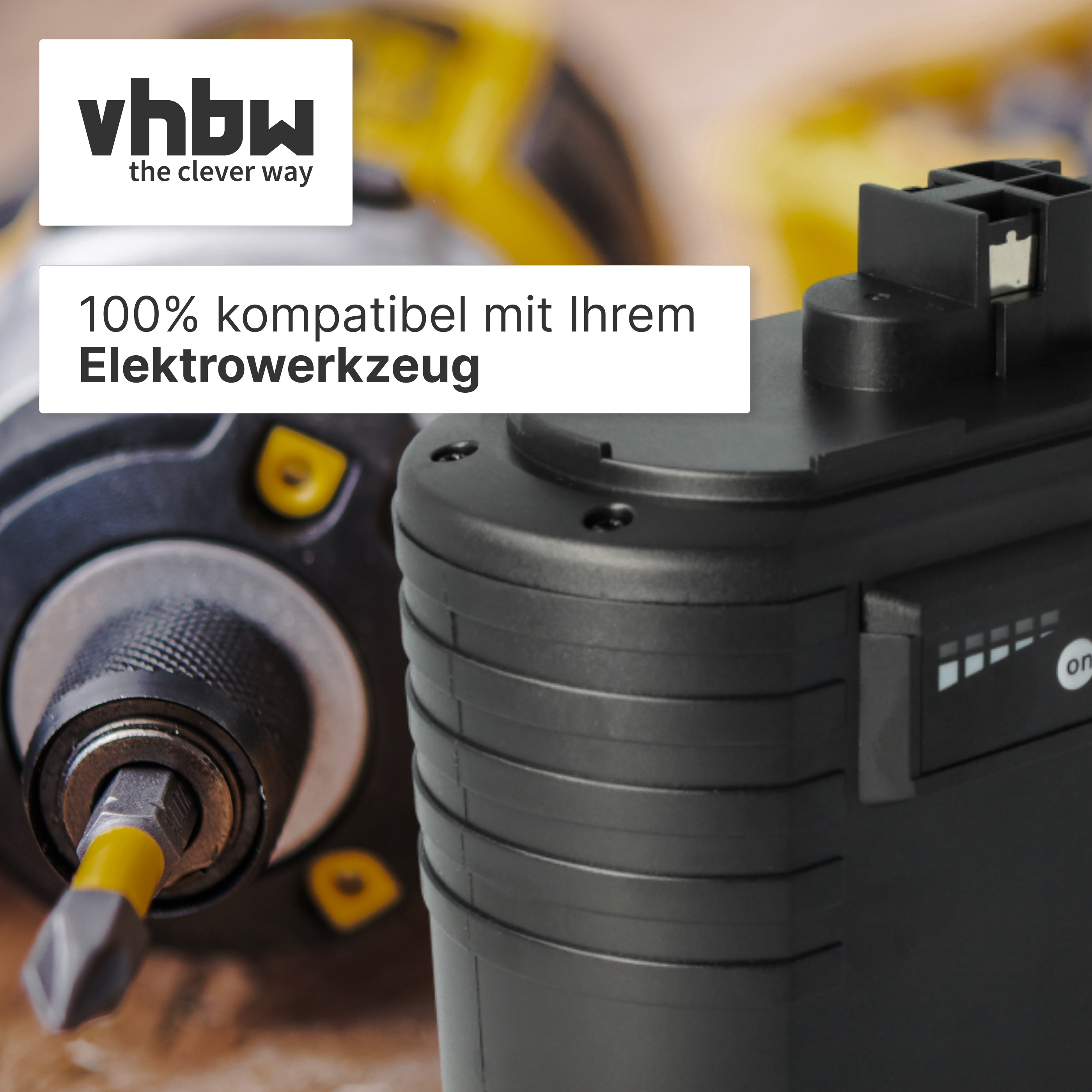 Schwarzer Akku neben Bohrmaschinenaufsatz mit gelbem Griff.