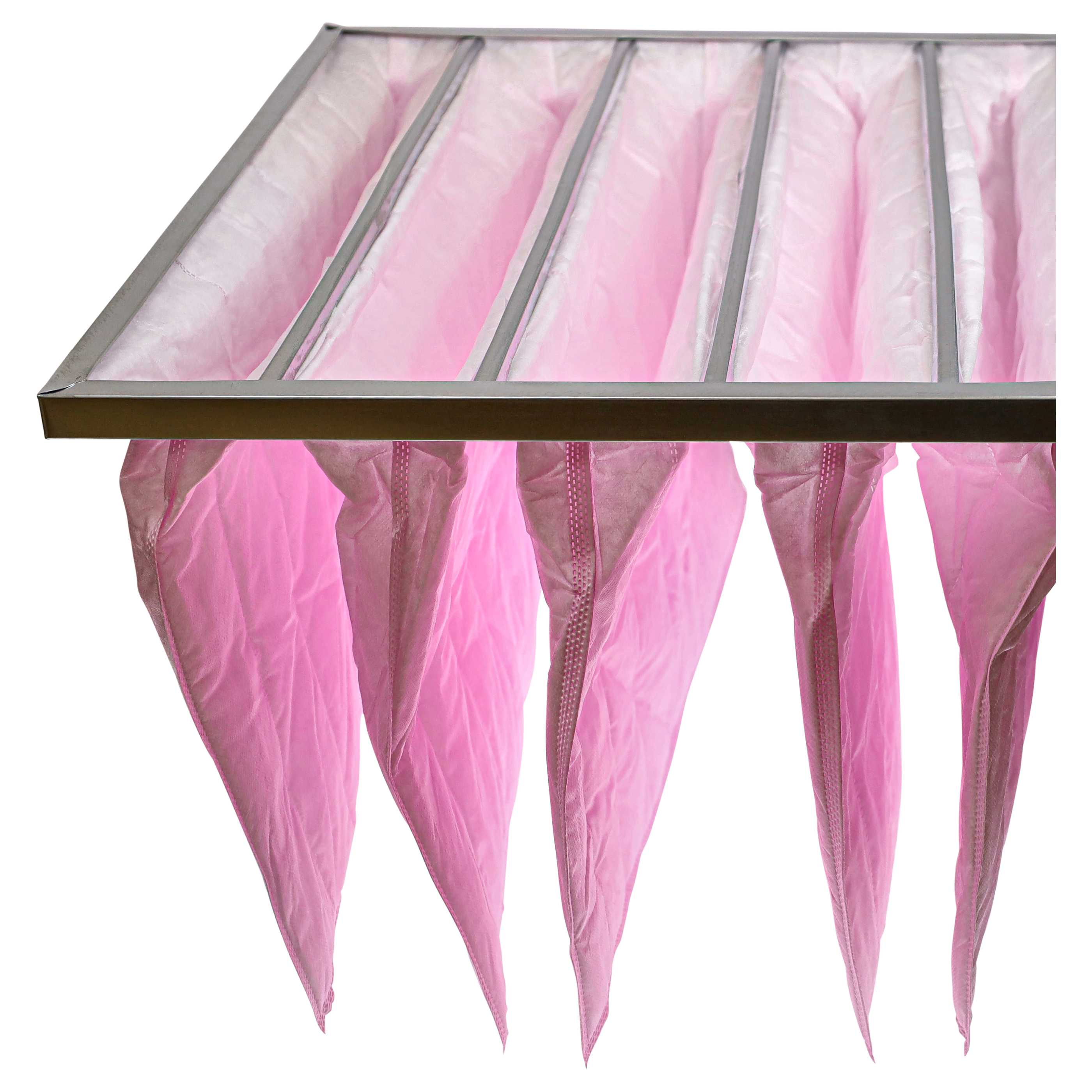 Ein Metallrahmen hält mehrere rosa Filterbeutel, die von oben herabhängen.