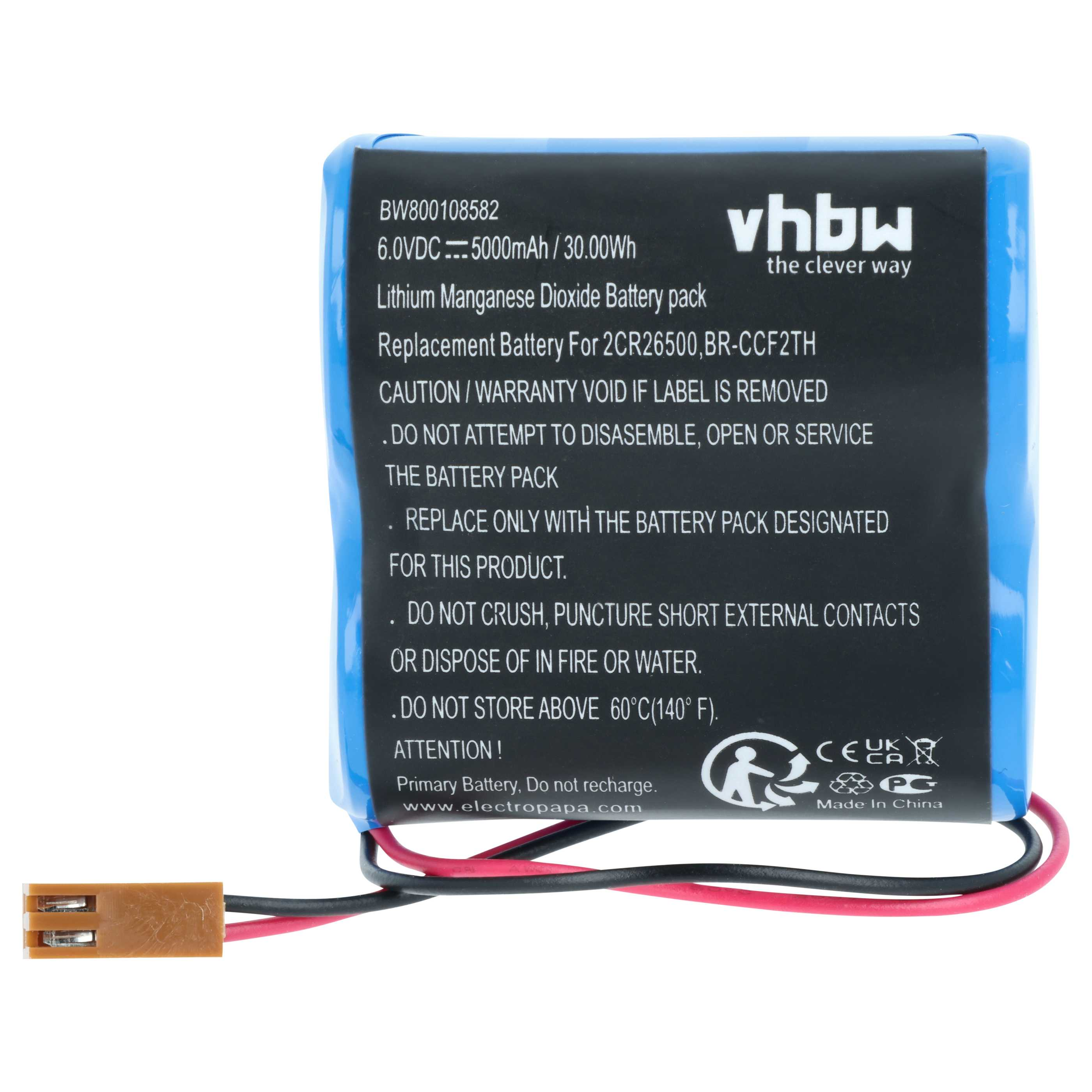 Blauer Lithium-Mangan-Dioxid-Akku mit weißen Beschriftungen und braunem Stecker.