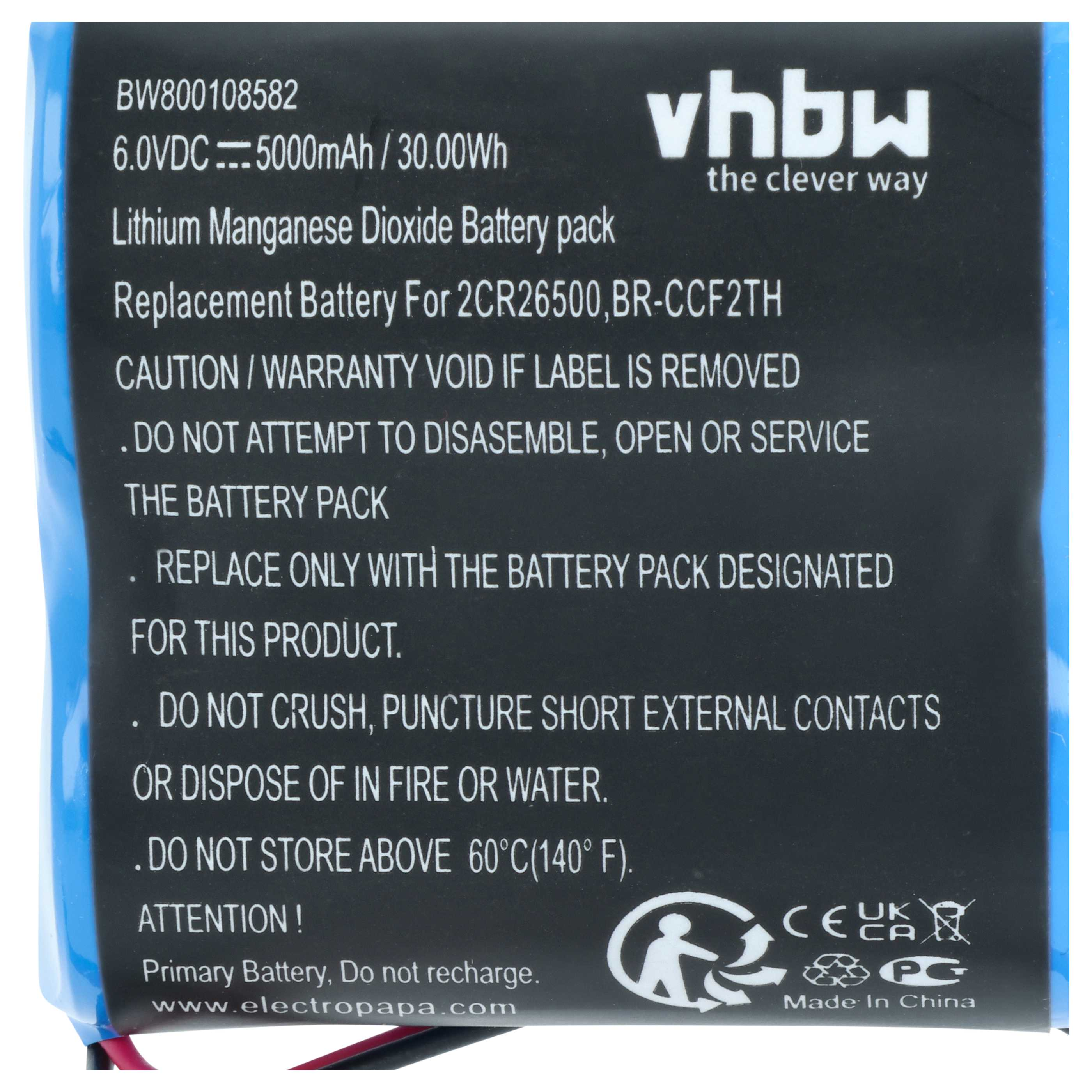 Schwarz-blau Akkupack mit Aufschriften: 6.0V, 5000mAh, Lithium Mangan Dioxid.