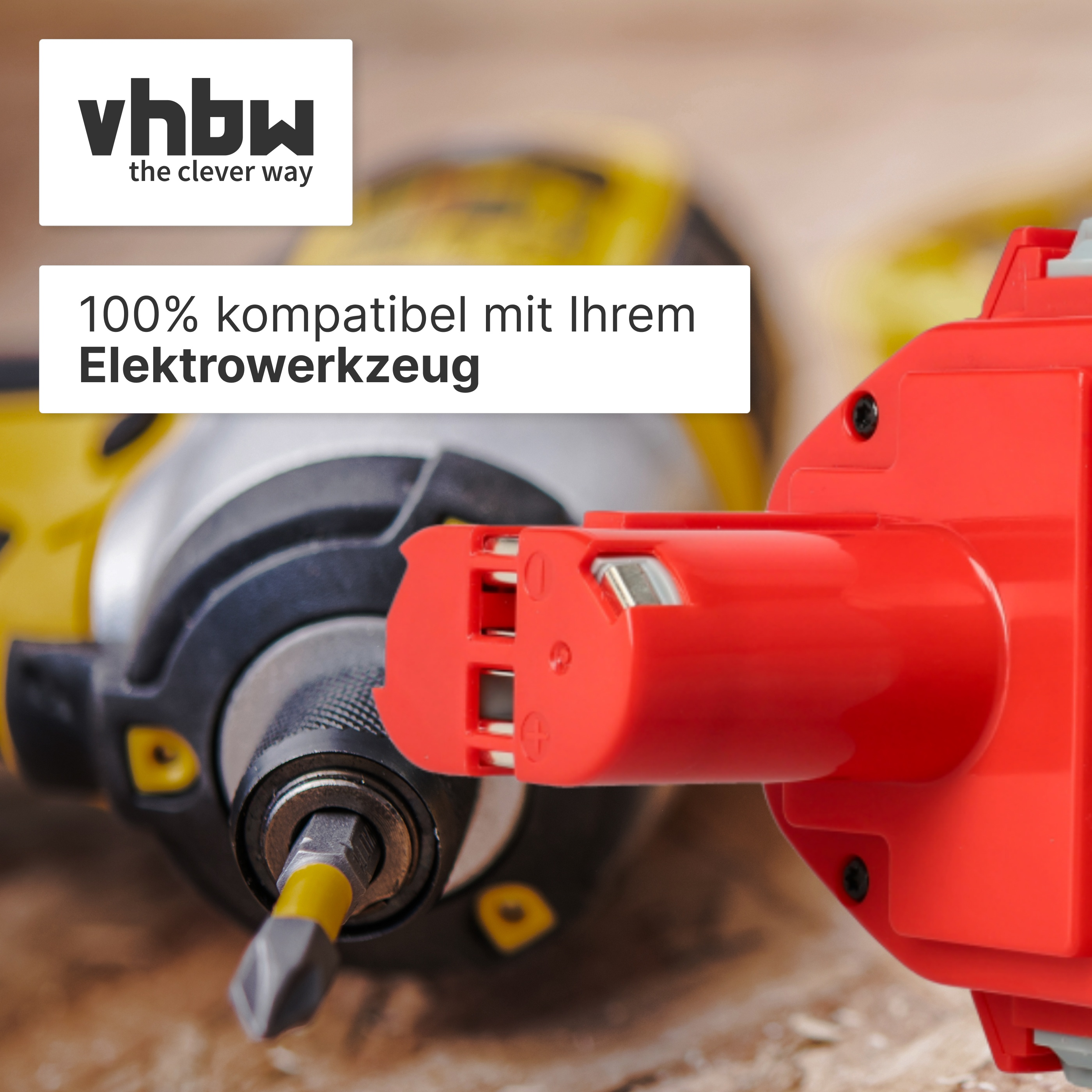 Nahaufnahme eines roten Akkus, der in ein Werkzeug passt. Ein Bohrer ist sichtbar.
