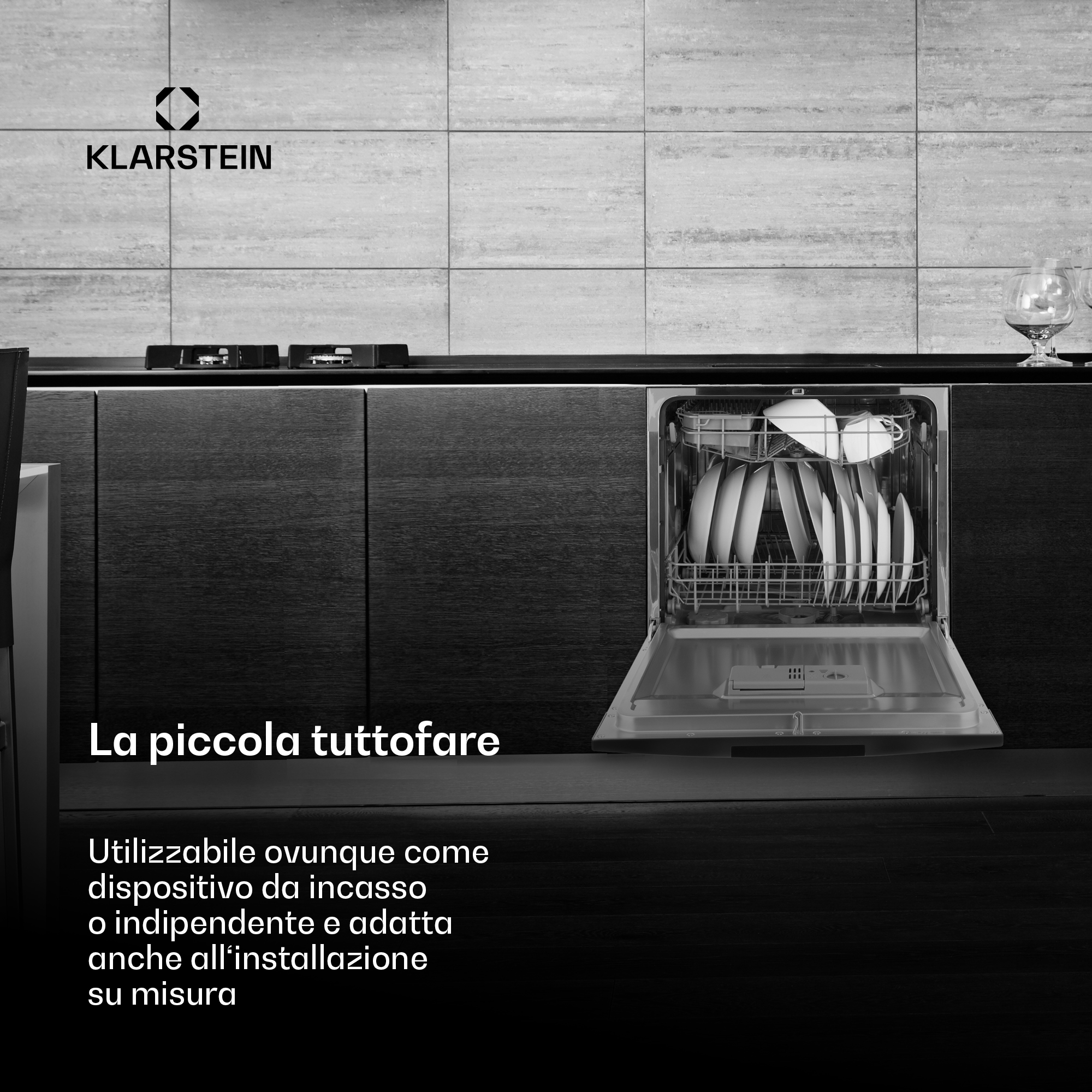 Una lavastoviglie Klarstein con la porta aperta, piena di piatti e tazze.