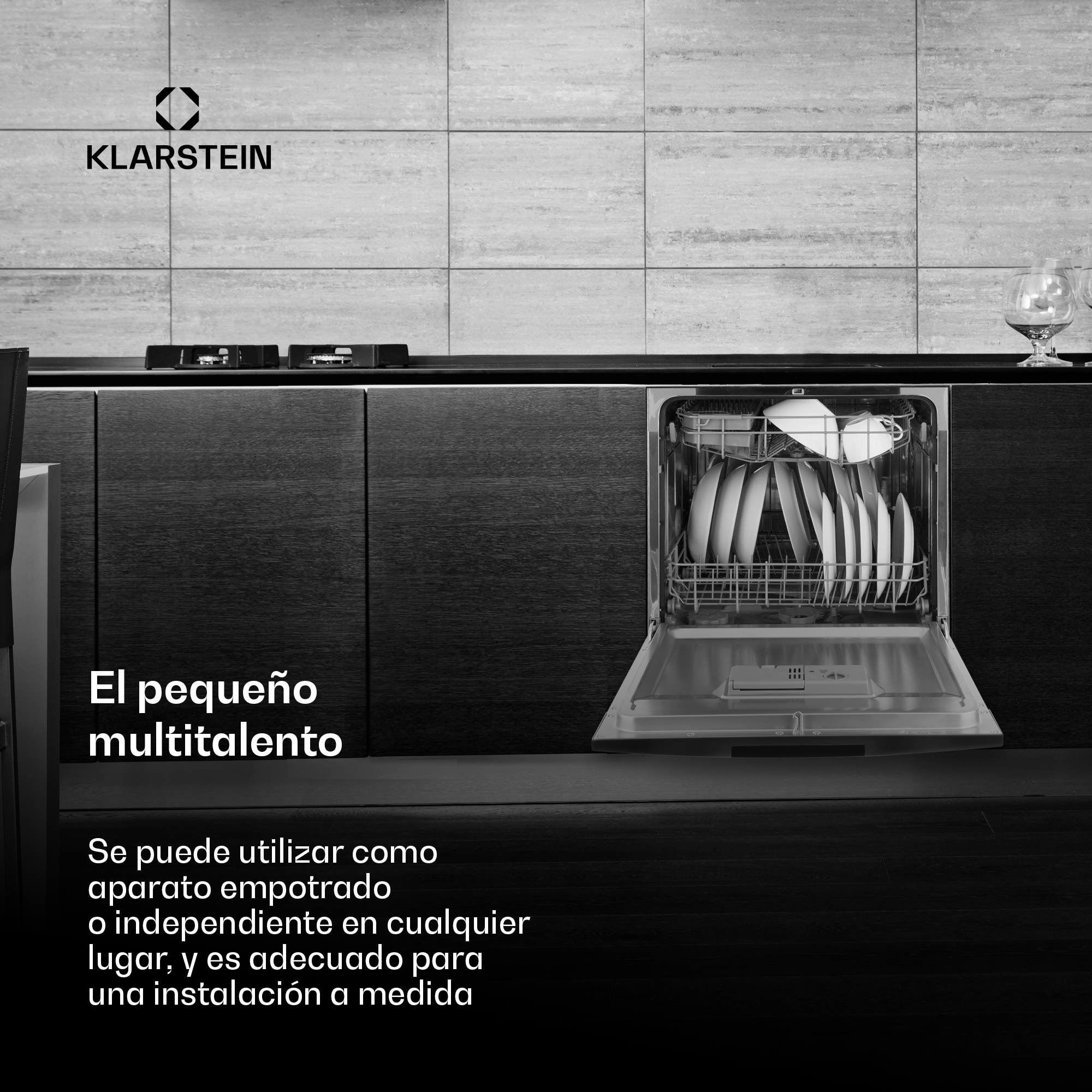 Lavastoviglie Klarstein con porta aperta, carico di piatti e tazze.