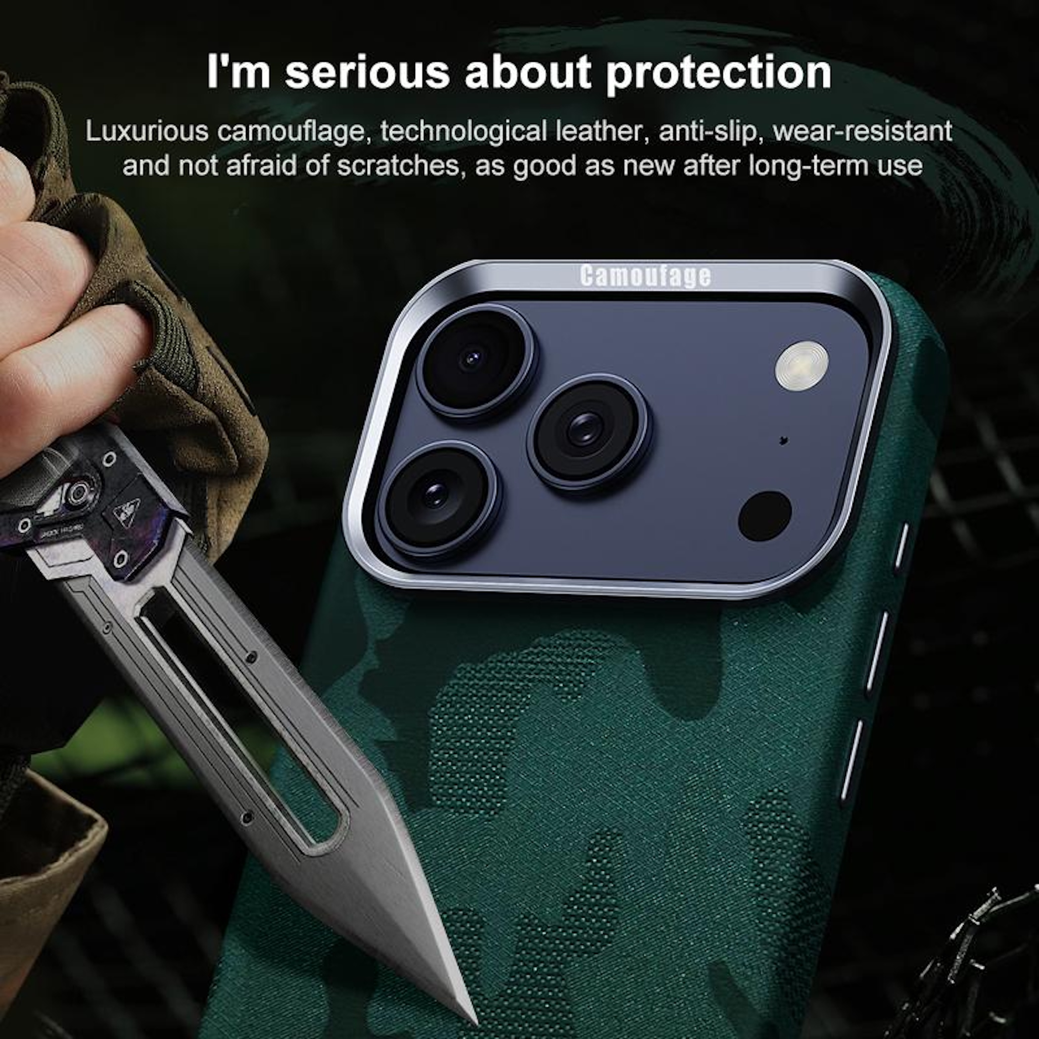 Grüne Camouflage-Handyhülle mit silbernem Kamerarahmen und einem Messer.