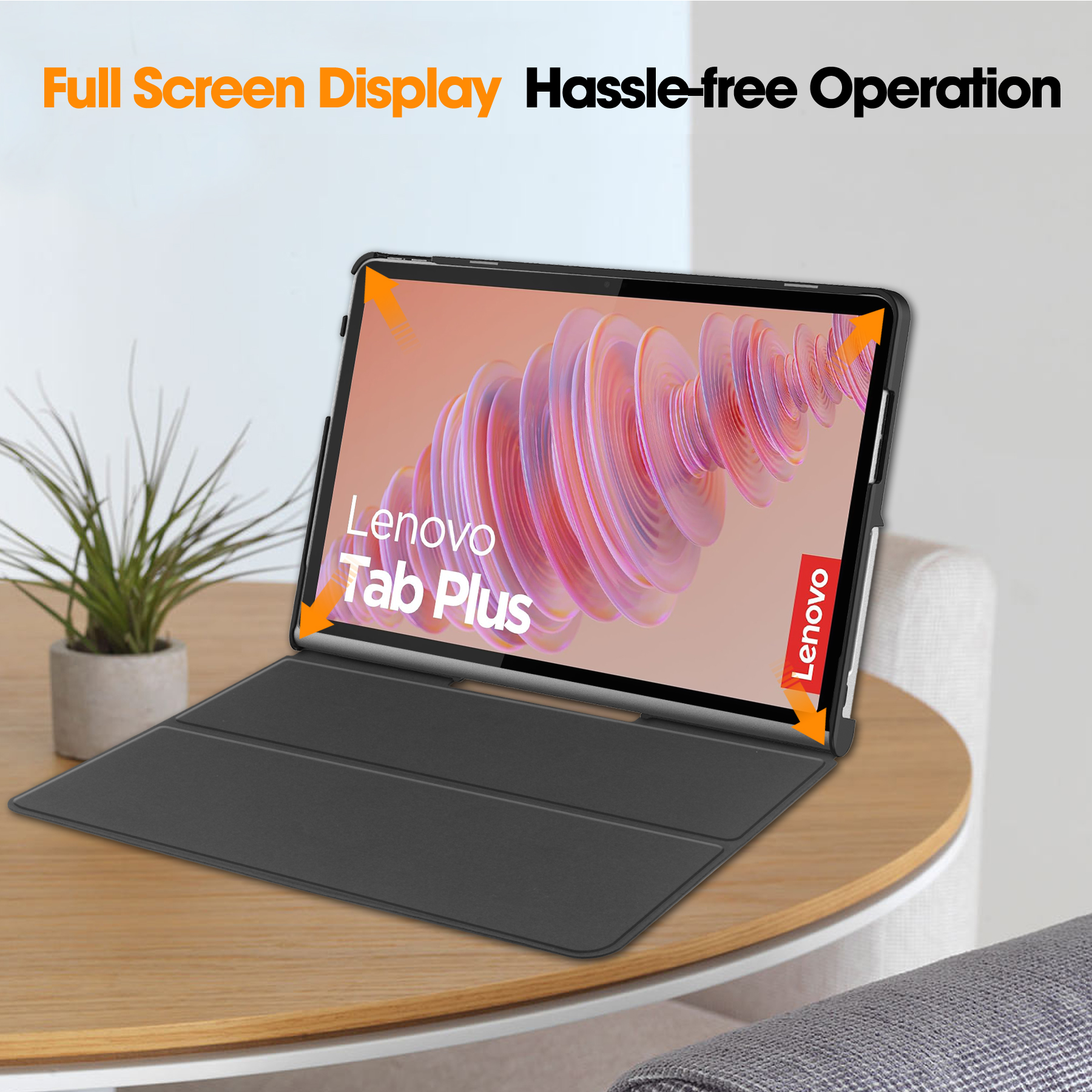 Lenovo Tab Plus Tablet mit schwarzer Hülle auf einem Holztisch, neben einer Pflanze.