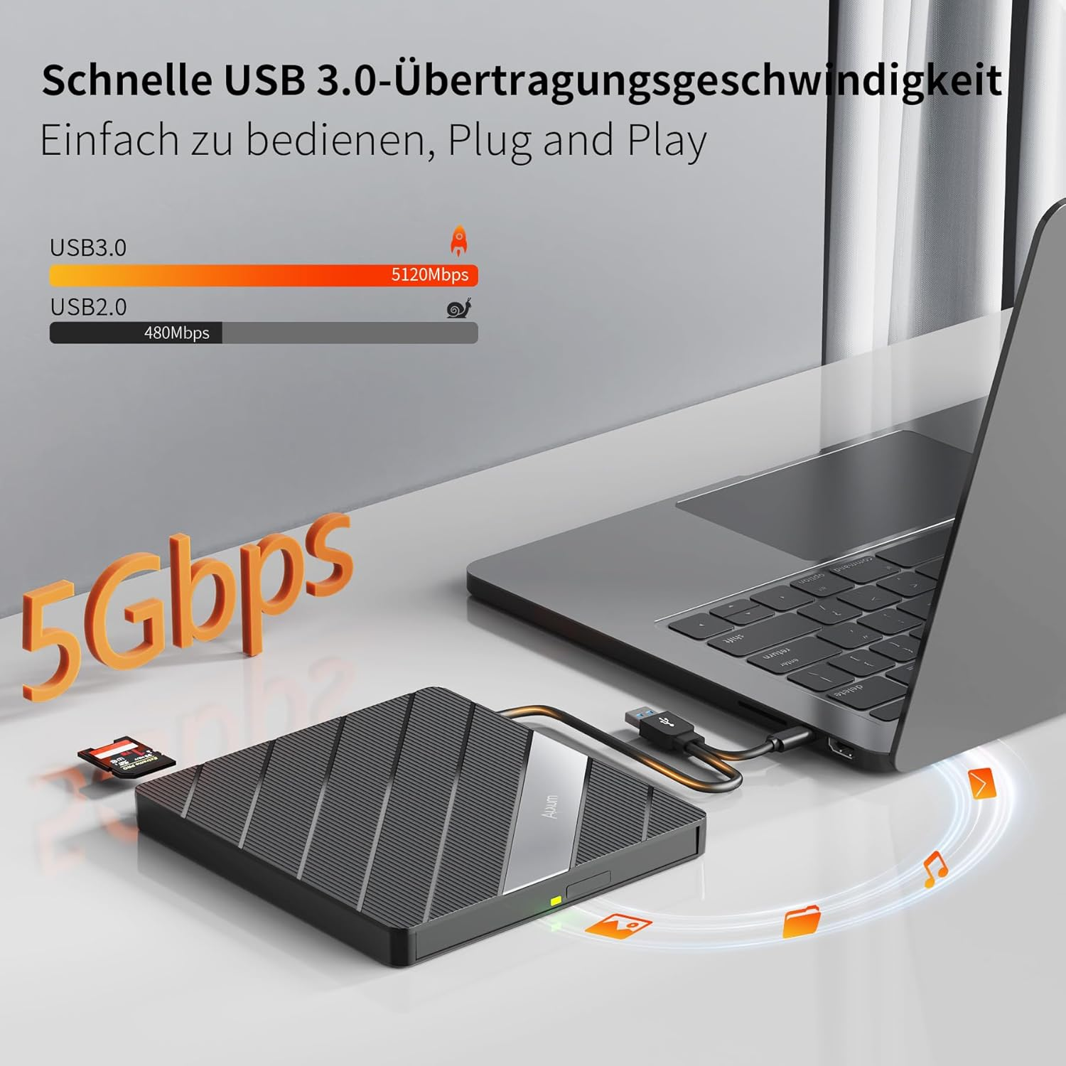 Externe Festplatte mit USB 3.0, die mit einem Laptop verbunden ist. 5Gbps.
