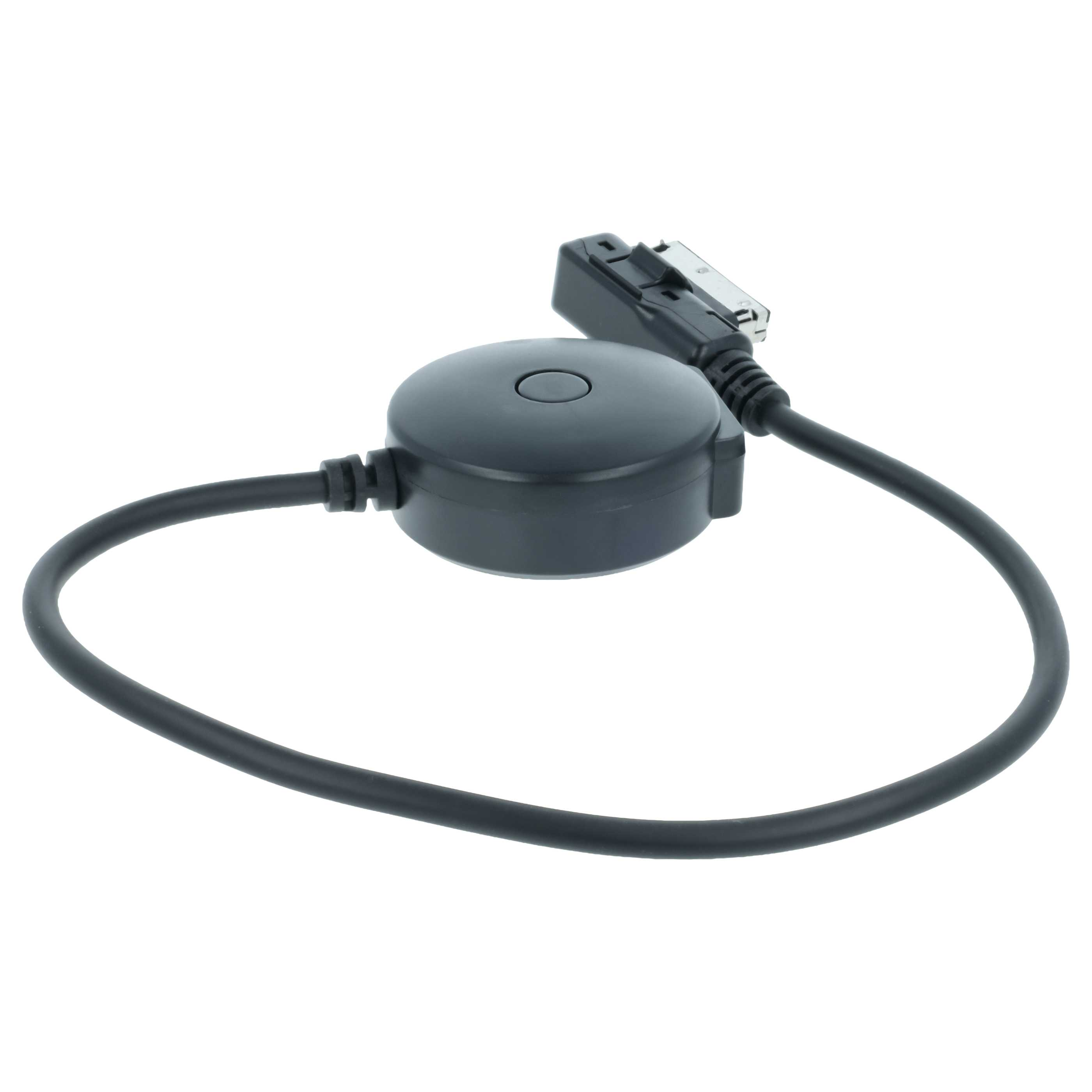 Schwarzes Kabel mit Spulenkern und Anschlussstecker auf weißem Hintergrund.