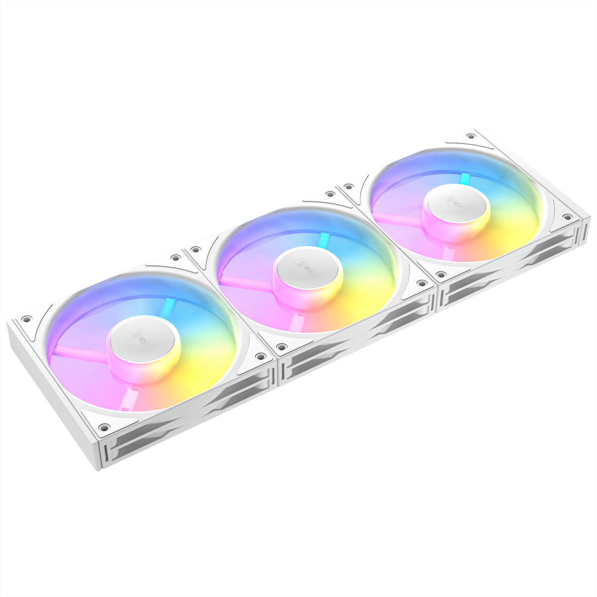 Drei weiße Lüfter mit RGB-Beleuchtung nebeneinander auf weißem Hintergrund.