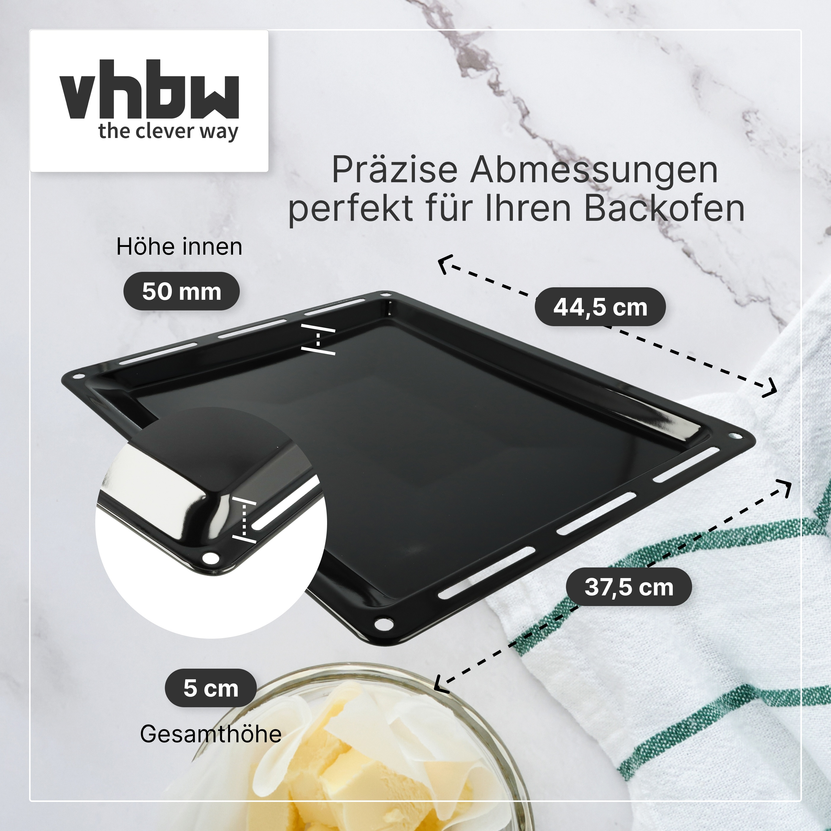 Eine schwarze Backform mit Maßen 50mm Höhe, 44,5cm Breite, 37,5cm Tiefe.