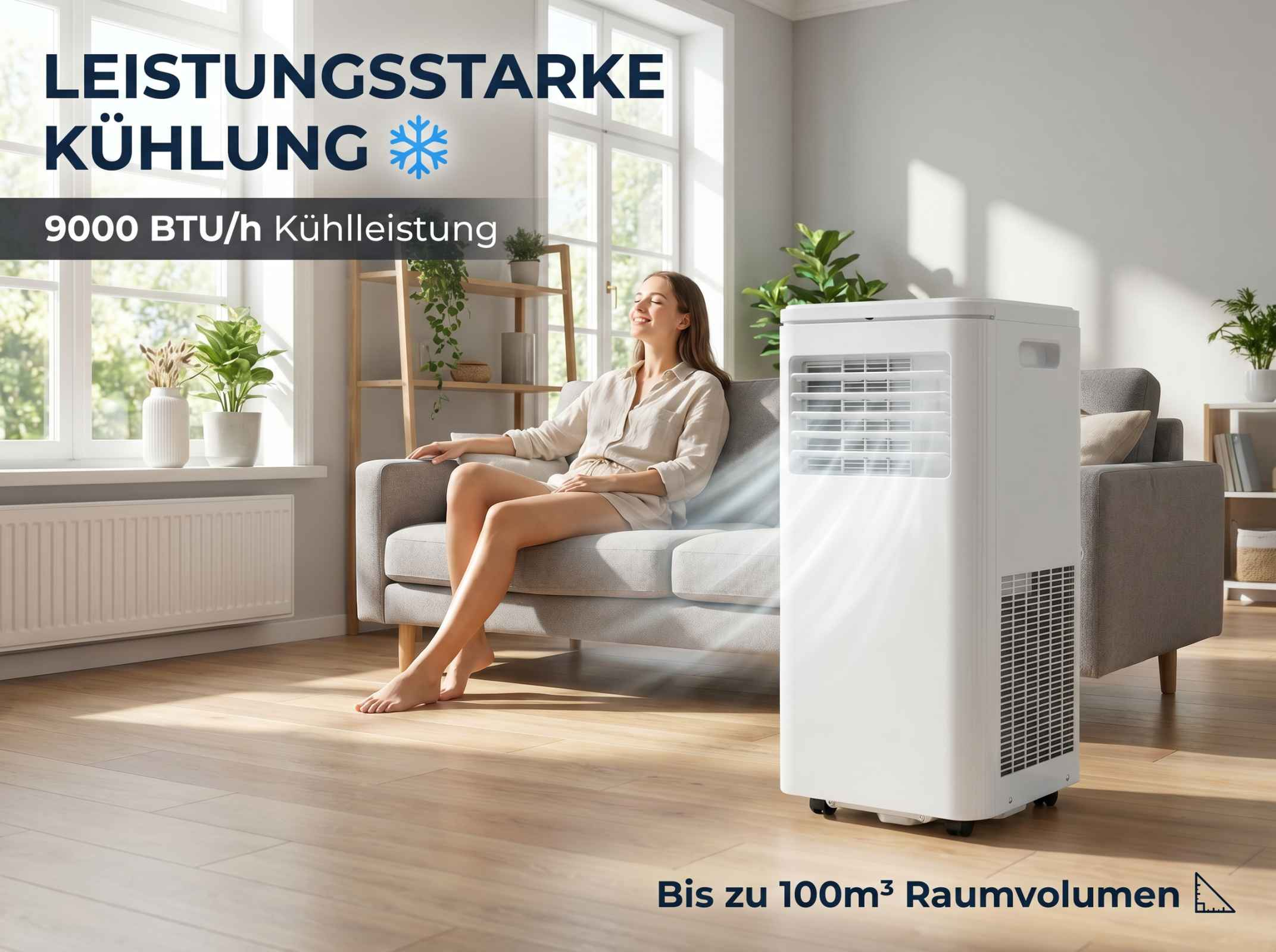 Eine Frau sitzt auf einem Sofa und genießt kühle Luft von einem Klimagerät.