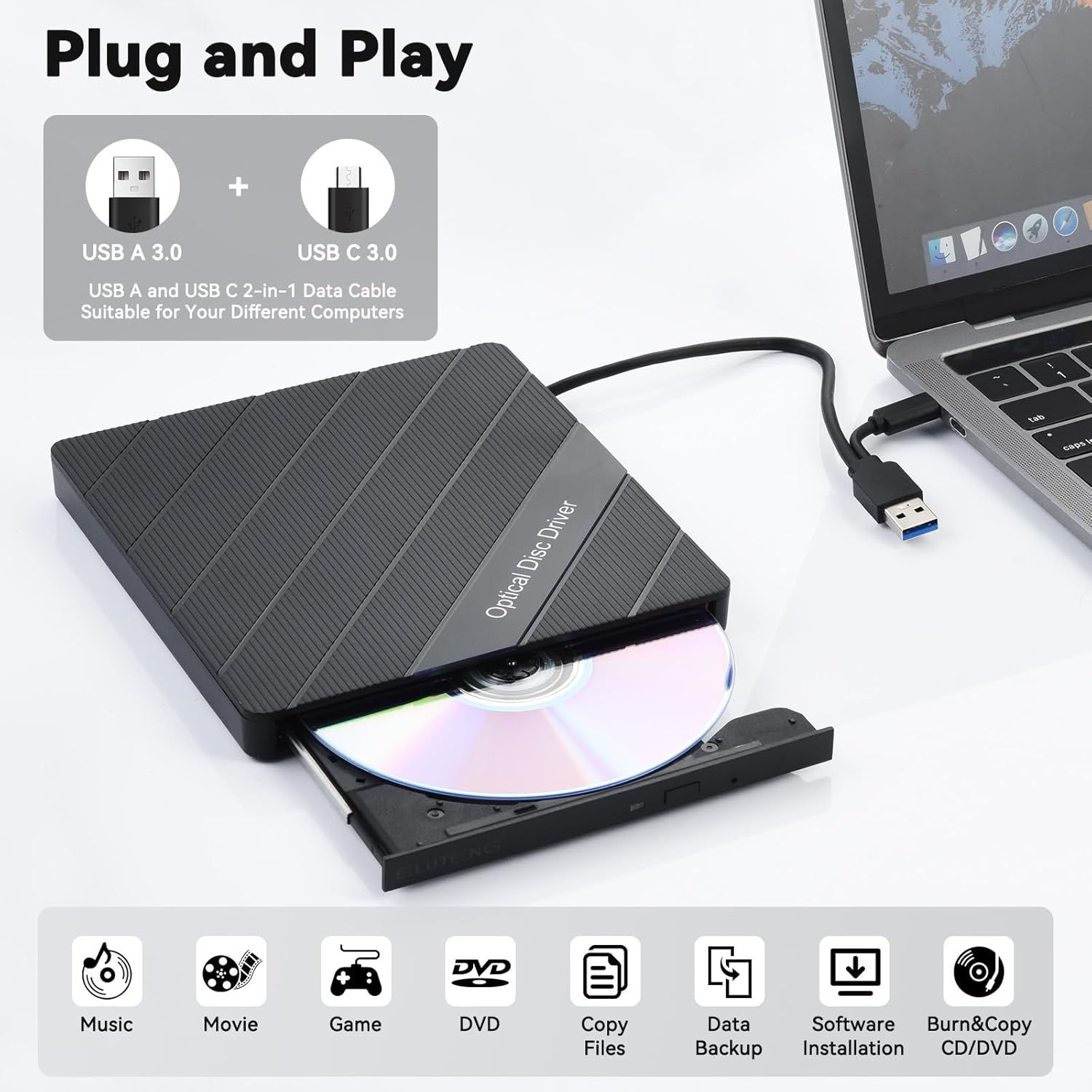 Schwarzer externer USB-DVD-Brenner mit eingelegter CD, angeschlossen an einen Laptop.