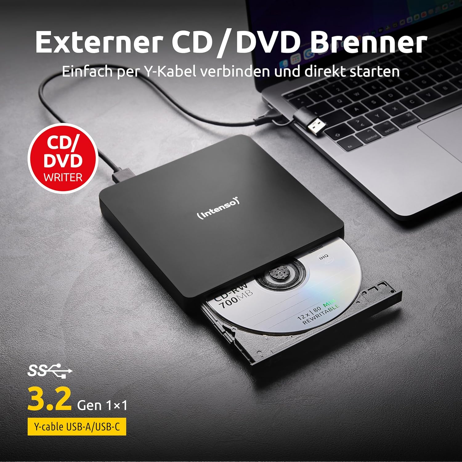 Externer CD/DVD-Brenner mit CD und Laptop verbunden.