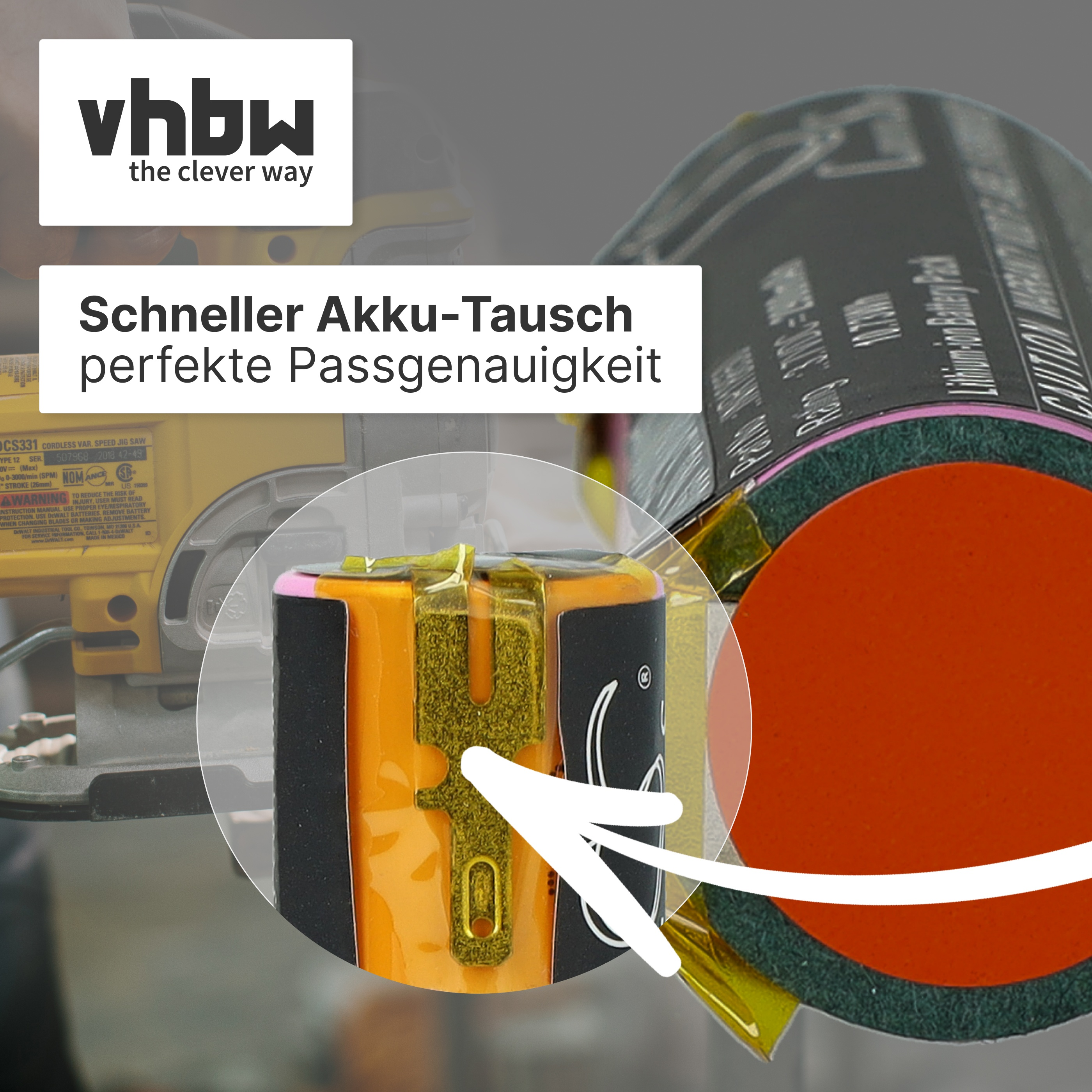 Vordergrund: Detail eines Akkus, Hintergrund: gelber Stichsäge.