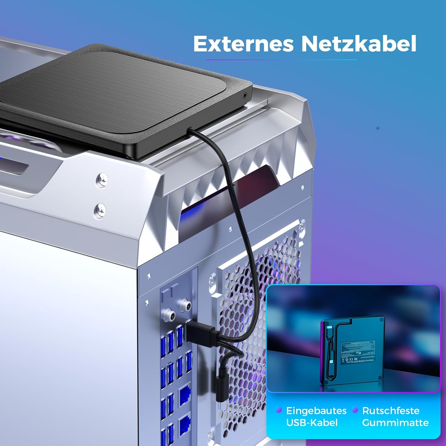 Ein schwarzes USB-Kabel verbindet eine schwarze Powerbank mit einem silbernen Computerturm.