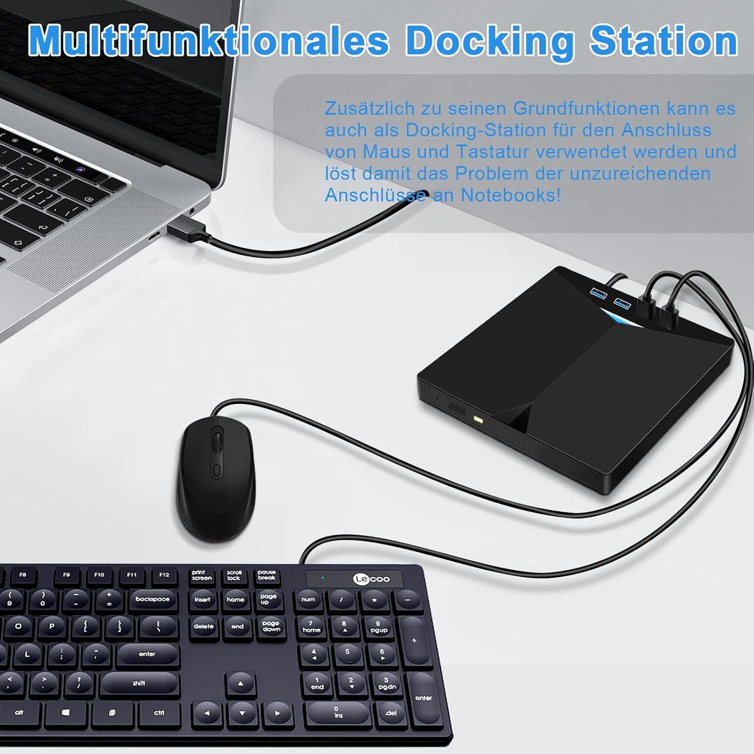 Ein Laptop ist mit einer schwarzen Dockingstation verbunden, Maus und Tastatur sind angeschlossen.