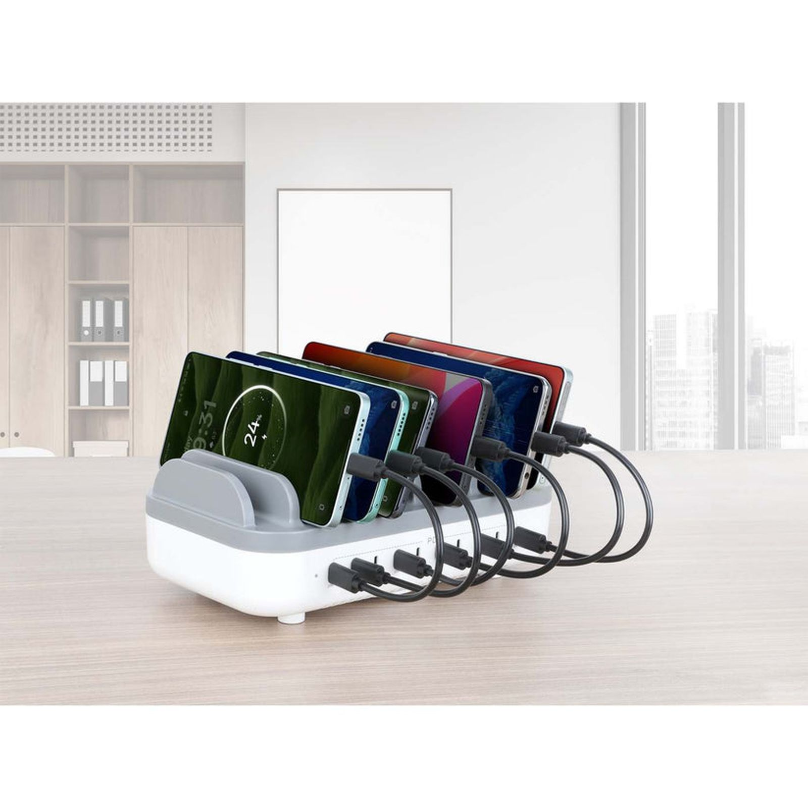 Ladestation mit 5 Smartphones, die über USB-Kabel verbunden sind.