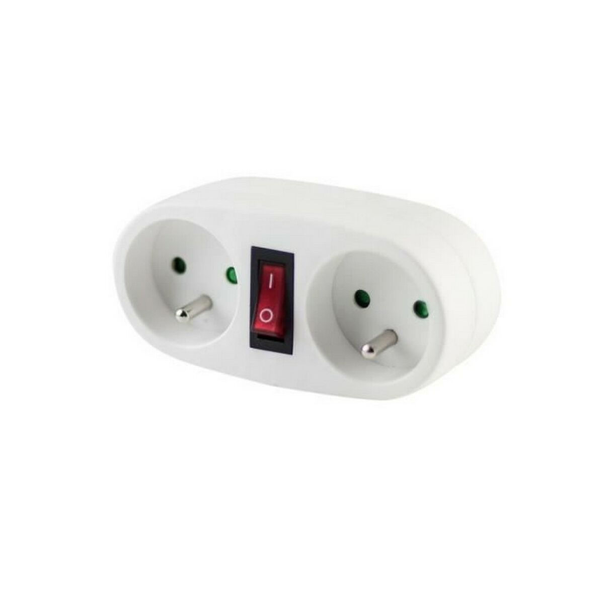 Ein weißer Mehrfachsteckdosenadapter mit zwei Steckdosen und einem Schalter.