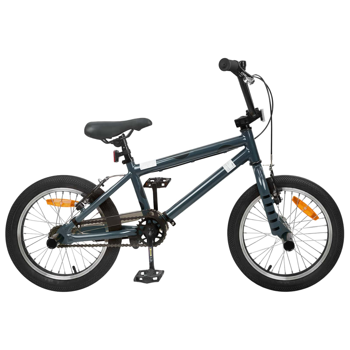 Ein dunkelgraues BMX-Fahrrad mit schwarzen Reifen, Sitz, Lenker und Pedalen. Es hat orange Reflektoren.