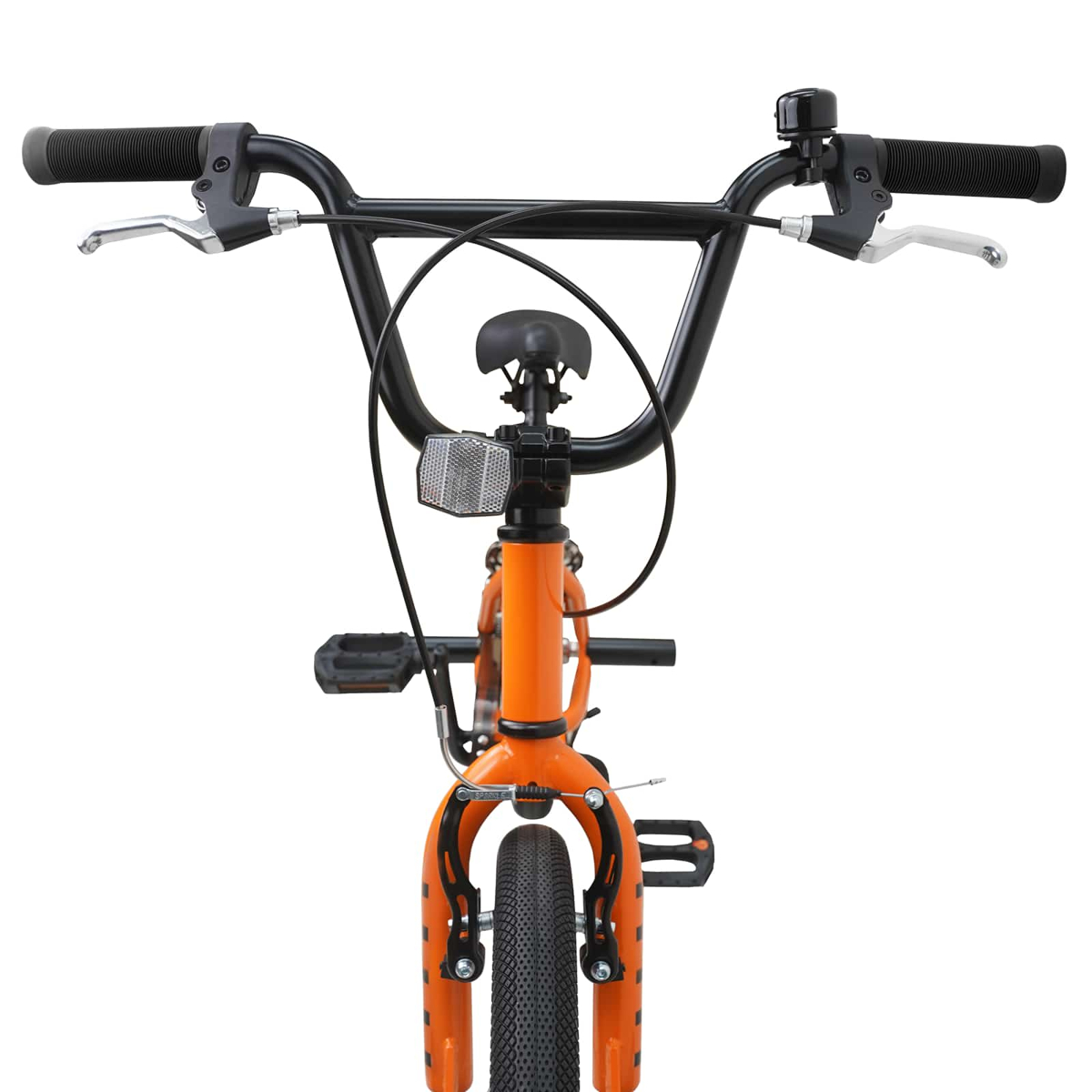 Vorderansicht eines orangefarbenen BMX-Rads mit schwarzen Lenkern, Pedalen und Reifen.