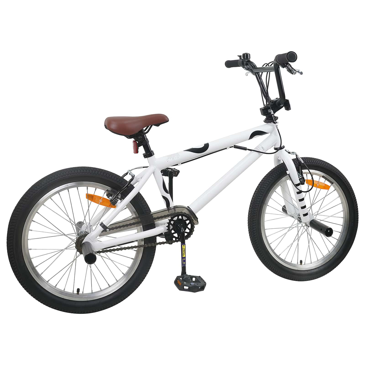 Ein weißes BMX-Rad mit braunem Sattel und schwarzen Reifen steht auf einem weißen Hintergrund.