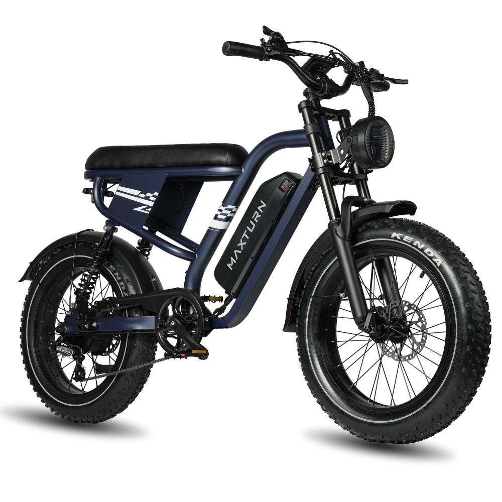 Una bicicleta eléctrica azul oscuro con neumáticos anchos, asiento negro y faro redondo.