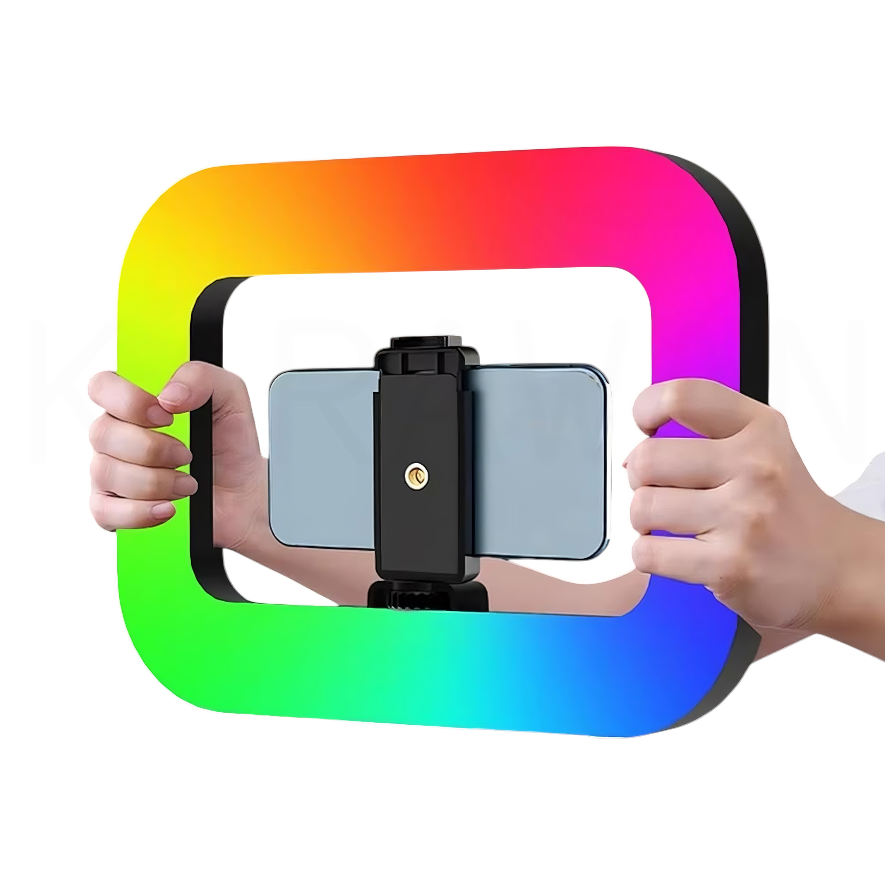 Manos sujetando un smartphone con una luz anular LED rectangular y colorida.