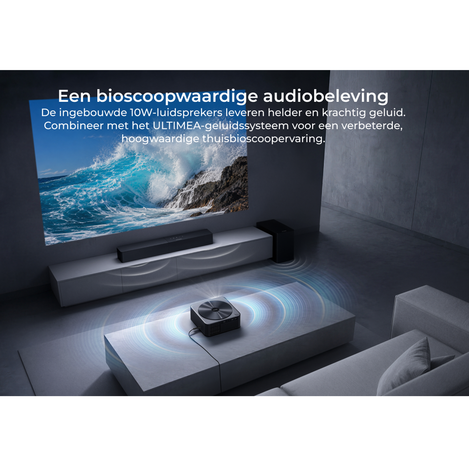 Een bioscoopwaardige audio-ervaring: luidsprekers en projector in de woonkamer.