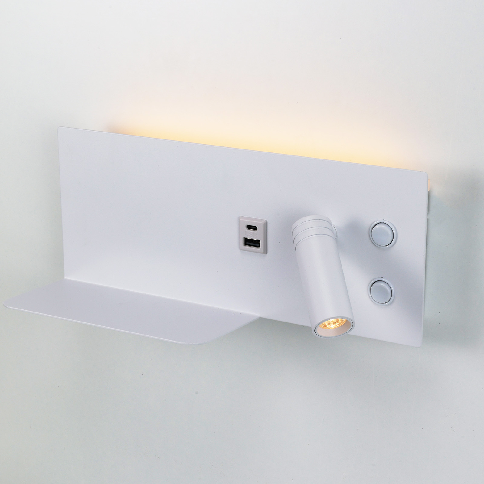 Lámpara de pared blanca con puerto USB, foco ajustable y dos botones.