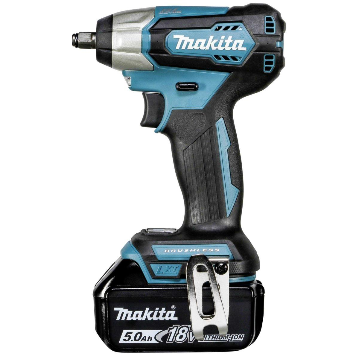 Ein schwarzer und teal Makita Schlagschrauber mit 5,0 Ah 18V Lithium-Ionen-Akku.