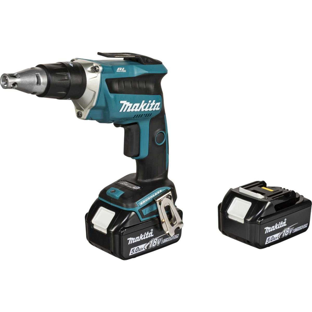 Un taladro Makita sin escobillas, verde azulado y negro, con dos baterías de iones de litio de 18V.