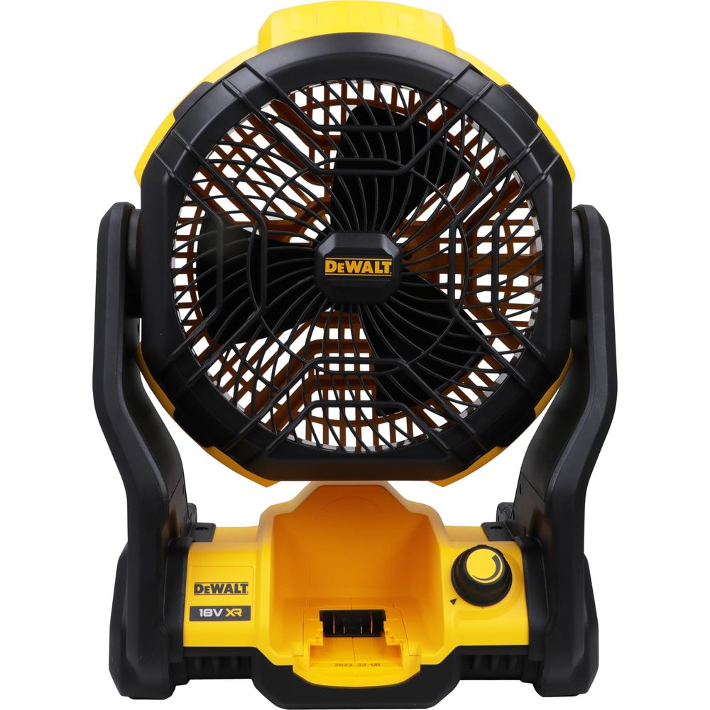 Ein gelber und schwarzer tragbarer DeWalt-Ventilator mit sichtbarem Logo und Geschwindigkeitsregler.