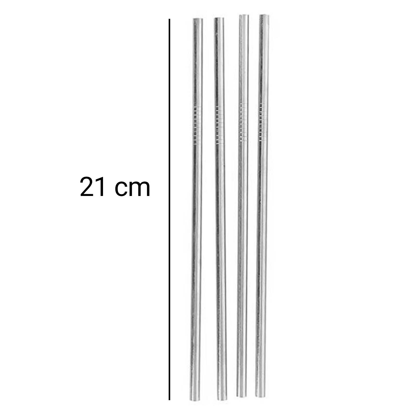 Quattro cannucce argentate, lunghe 21 cm, su sfondo bianco.