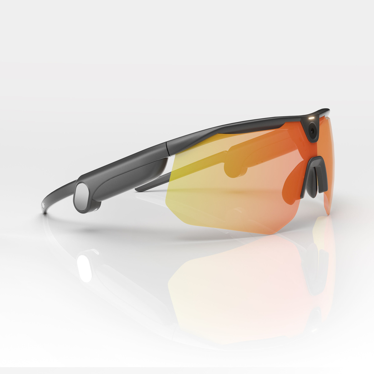 Graue Sportbrille mit orange-gelben Verlaufsgläsern und kleiner Kamera.