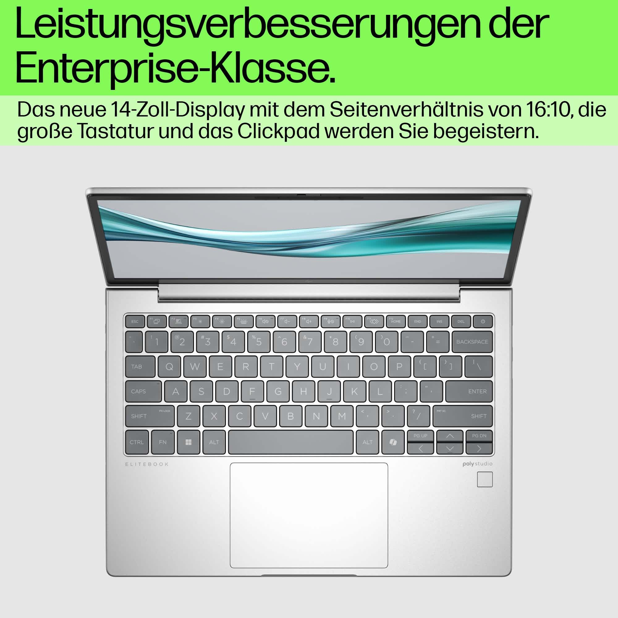 Ein geöffneter, silberner Laptop mit detaillierter Tastatur und großem Touchpad.