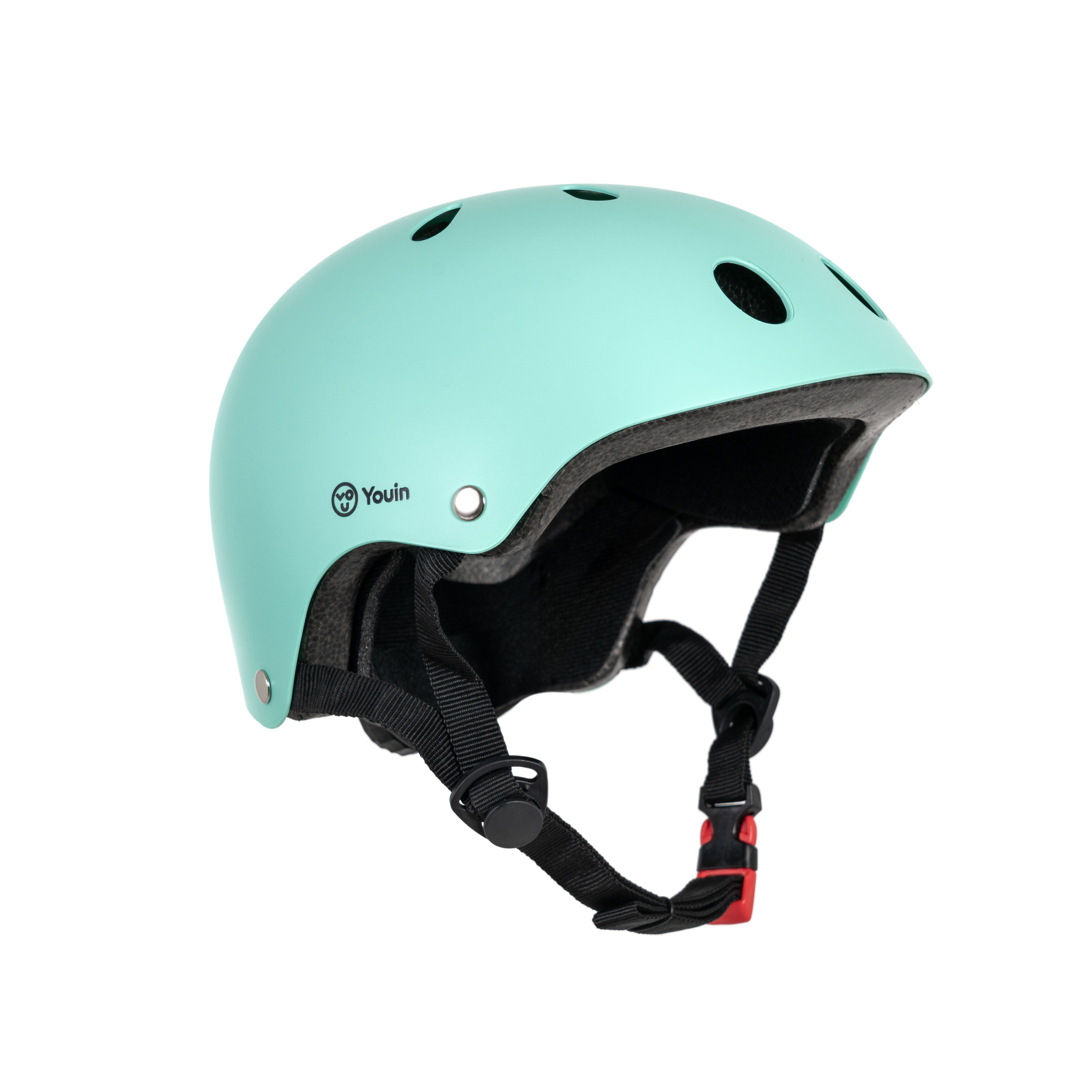 Un casco verde menta con orificios de ventilación y correas negras.