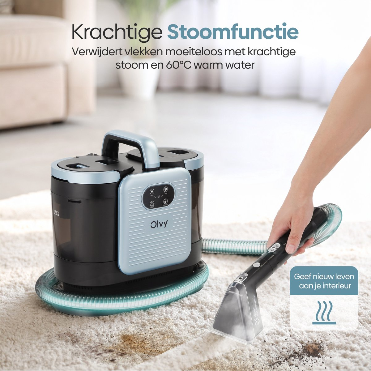 Een tapijtreiniger op een vloerkleed, een hand die de spuitmond vasthoudt.