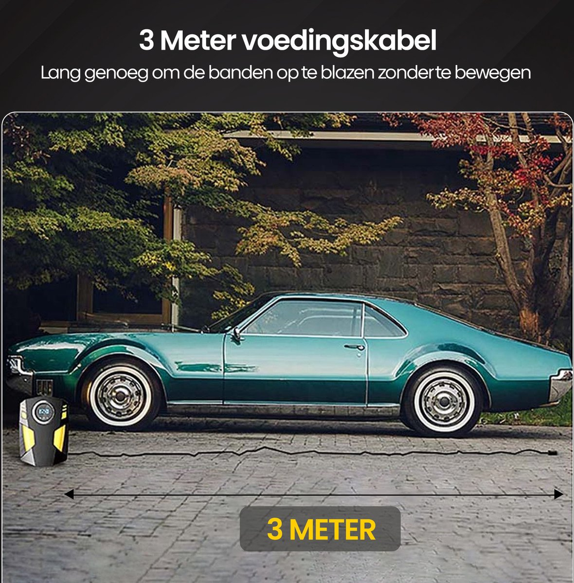 Een groene auto naast een bandenpomp met 3 meter lange kabel.