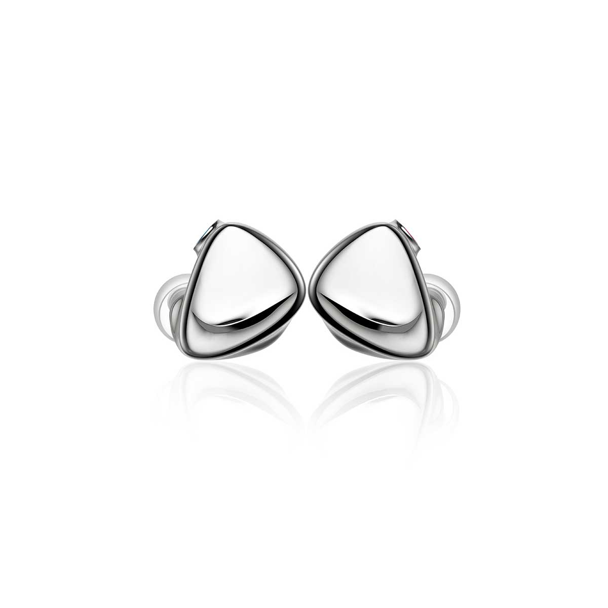 Dos auriculares brillantes y triangulares con puntas transparentes.