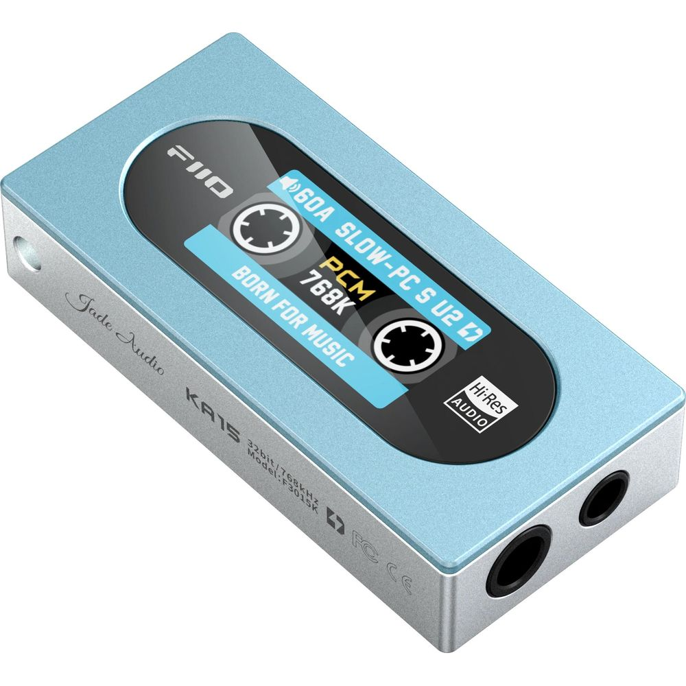 DAC FiiO KA15 azul claro con pantalla mostrando info musical y logo Hi-Res Audio.