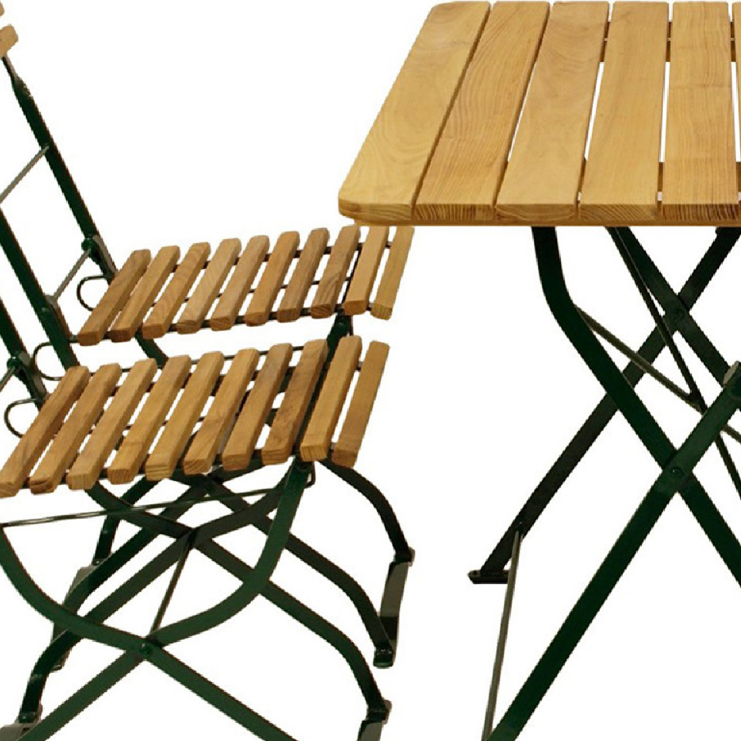 Ein Holztisch und zwei Stühle mit dunklen Metallbeinen.