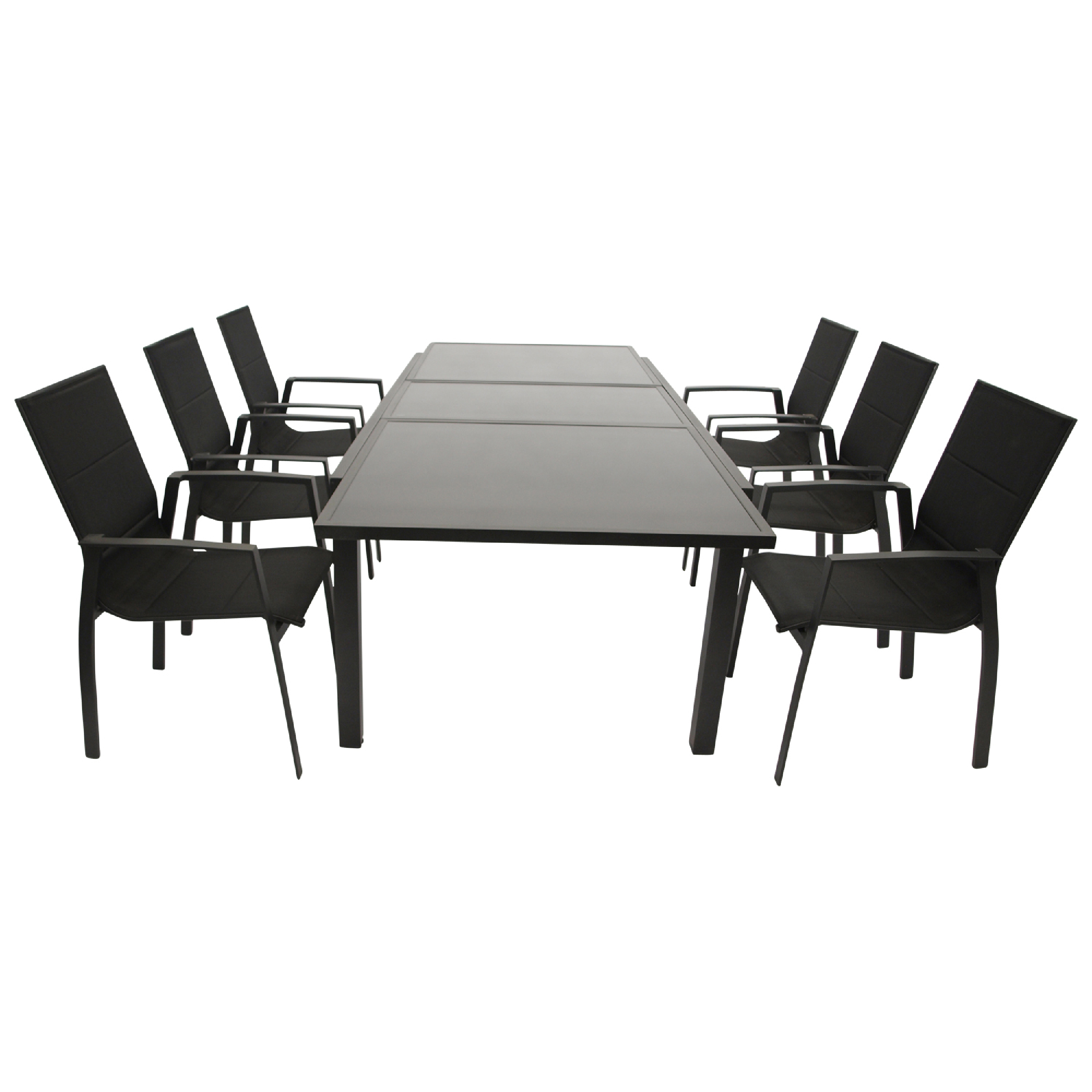 Ein rechteckiger Tisch mit acht schwarzen Stühlen, aufgestellt im Freien.