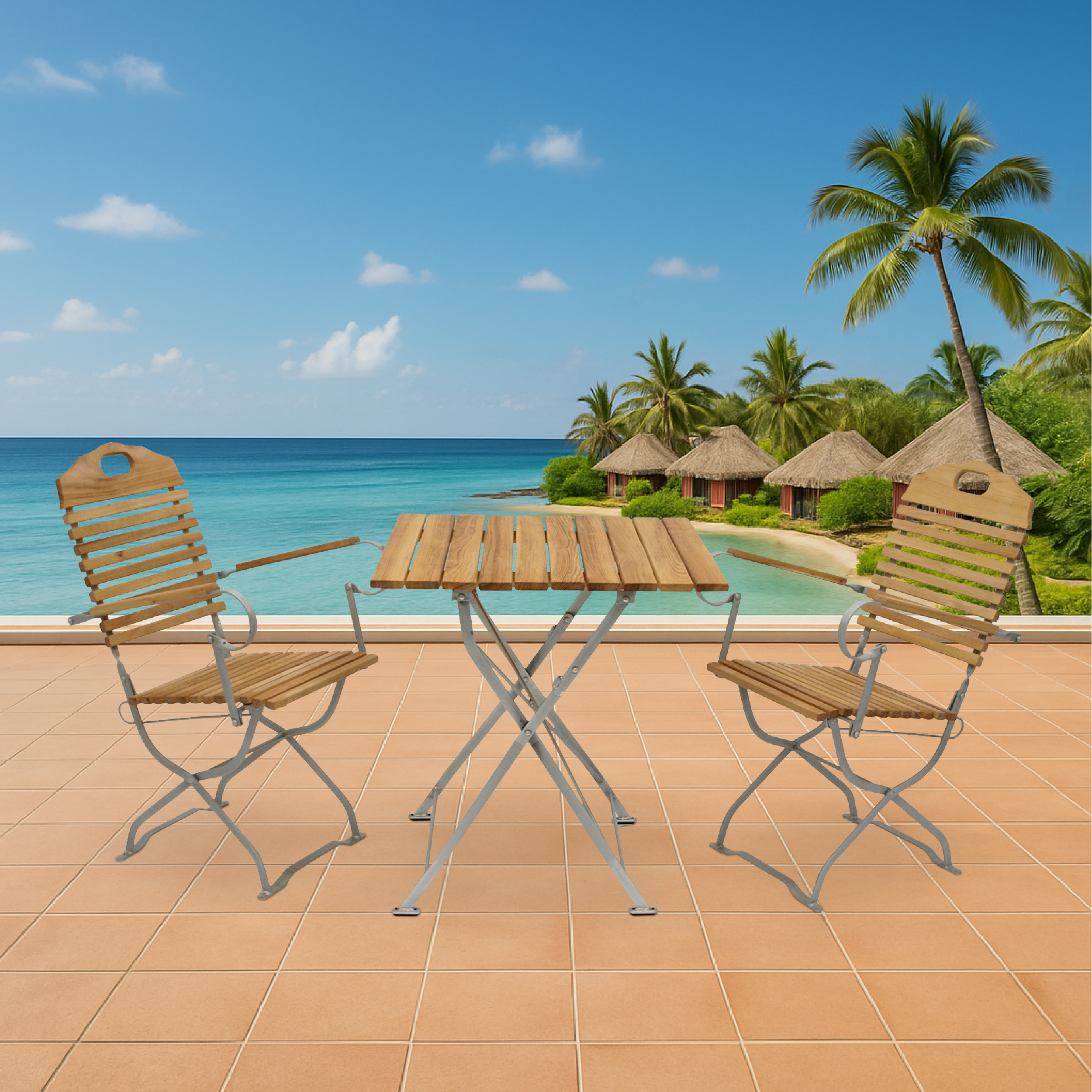 Holztisch und Stühle auf Terrasse mit Blick auf tropische Hütten und Meer.