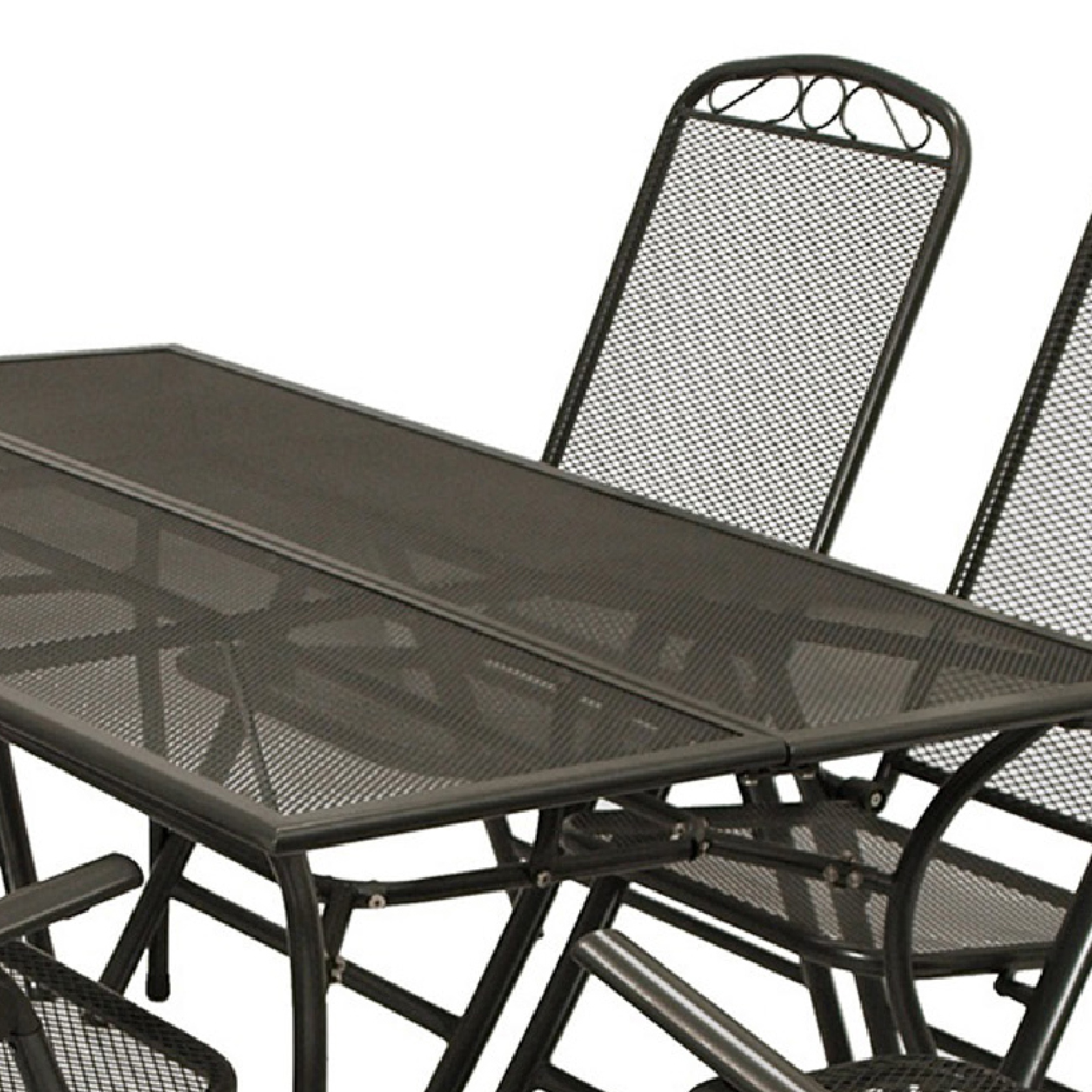 Ein dunkler Metalltisch mit zwei Stühlen, Gittermuster.