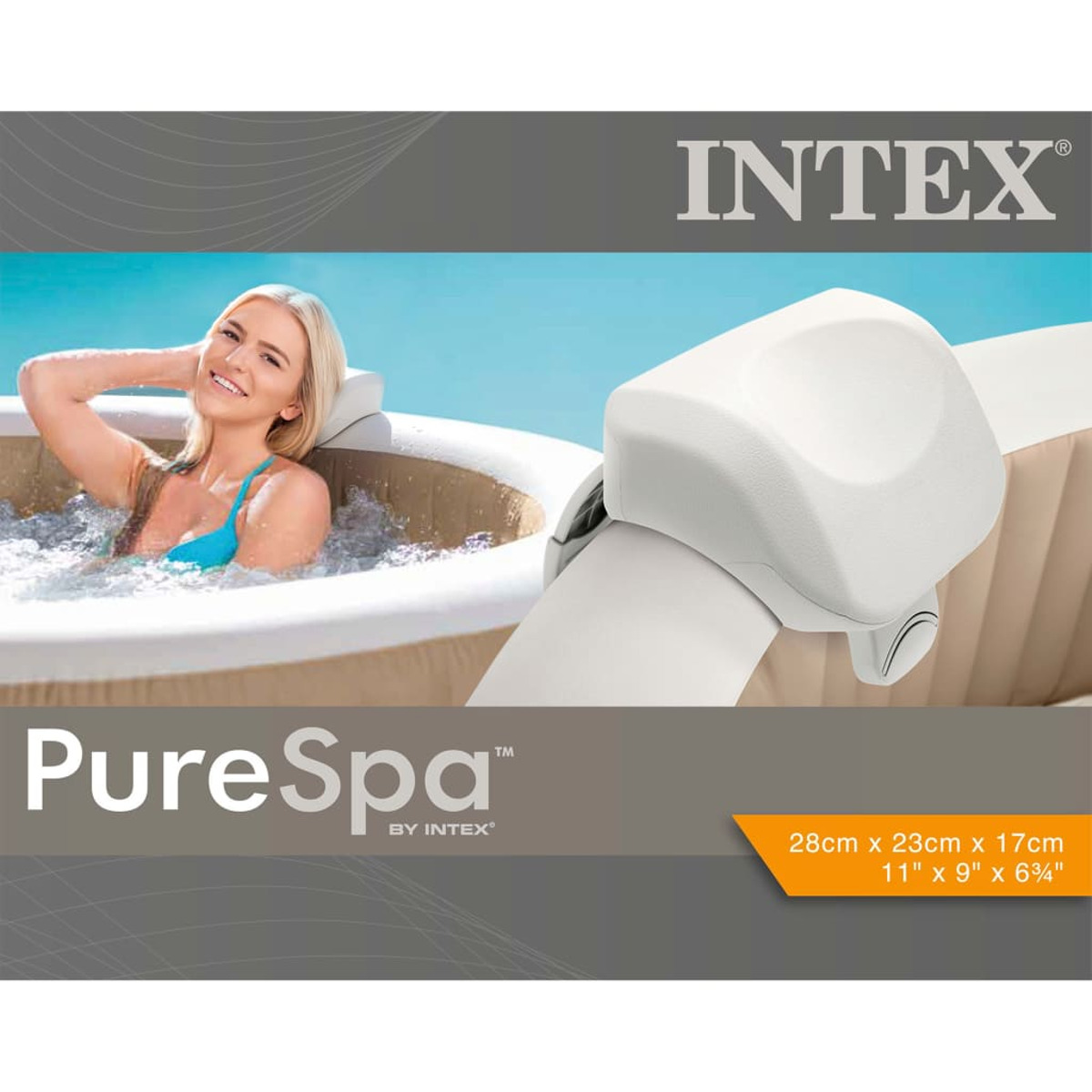 Frau im aufblasbaren Whirlpool mit aufblasbarem Kopfkissen und INTEX-Logo.