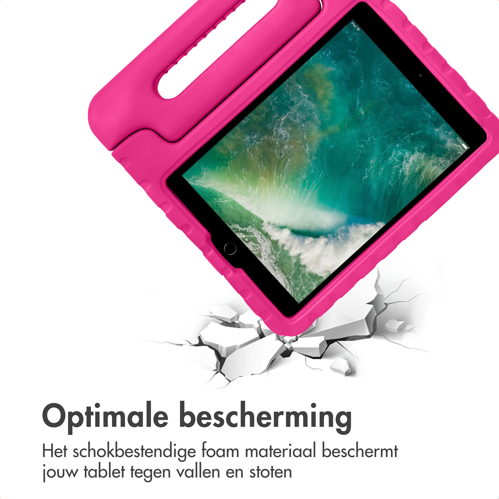 Een roze tablethoes met handvat breekt door een witte vloer.